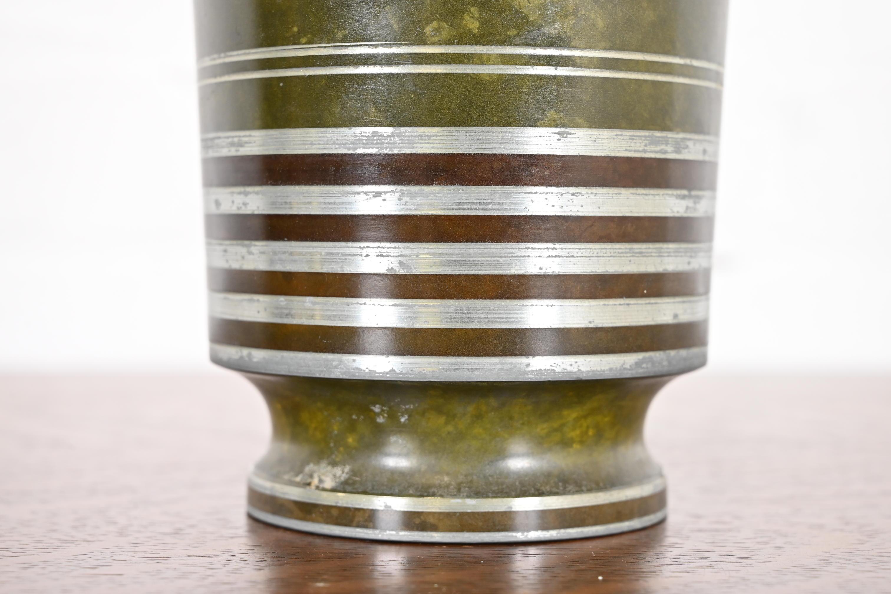 XX secolo Vaso a tromba in bronzo verdastro Art Déco Carl Sorensen in vendita