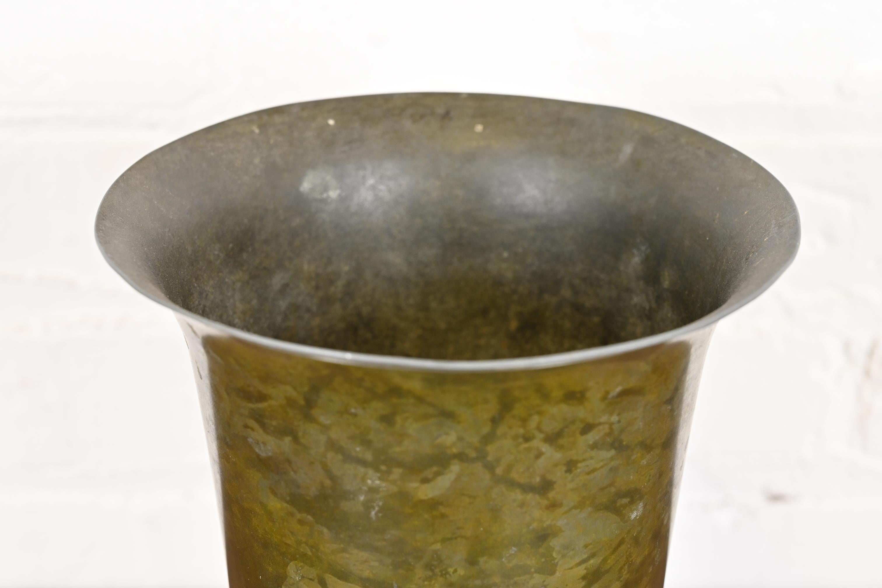 Bronzo Vaso a tromba in bronzo verdastro Art Déco Carl Sorensen in vendita