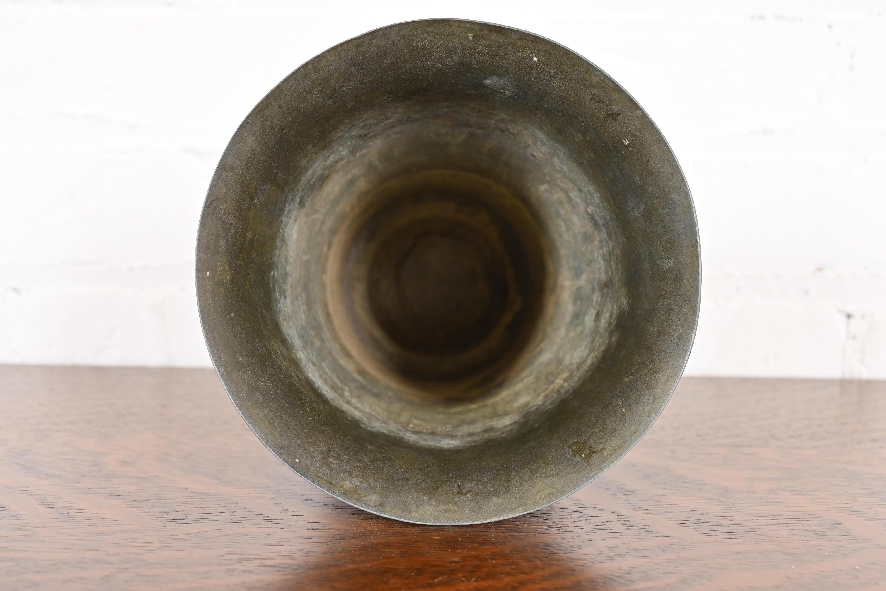 Vaso a tromba in bronzo verdastro Art Déco Carl Sorensen in vendita 2
