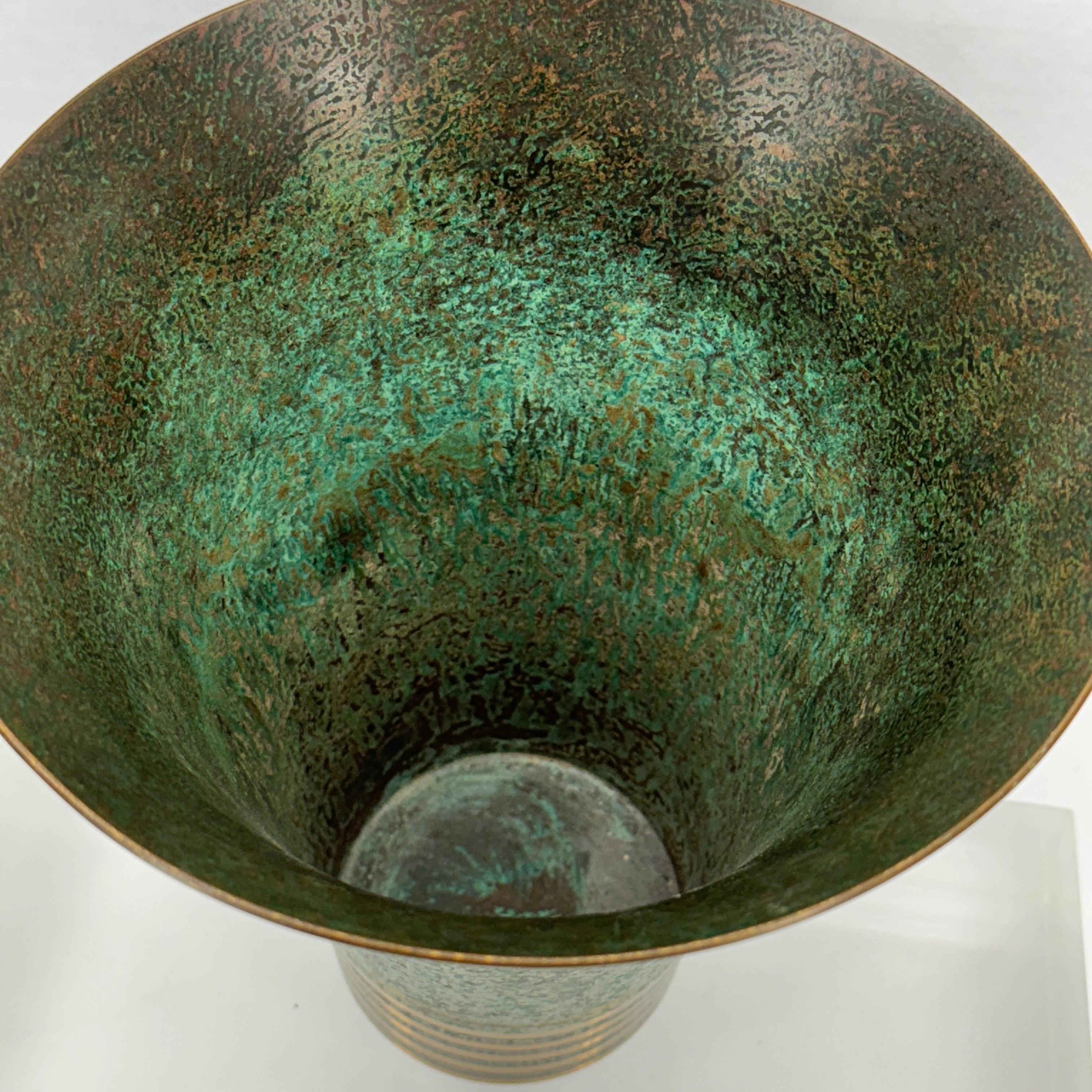 Vaso in bronzo patinato Carl Sorensen Firmato in vendita 2