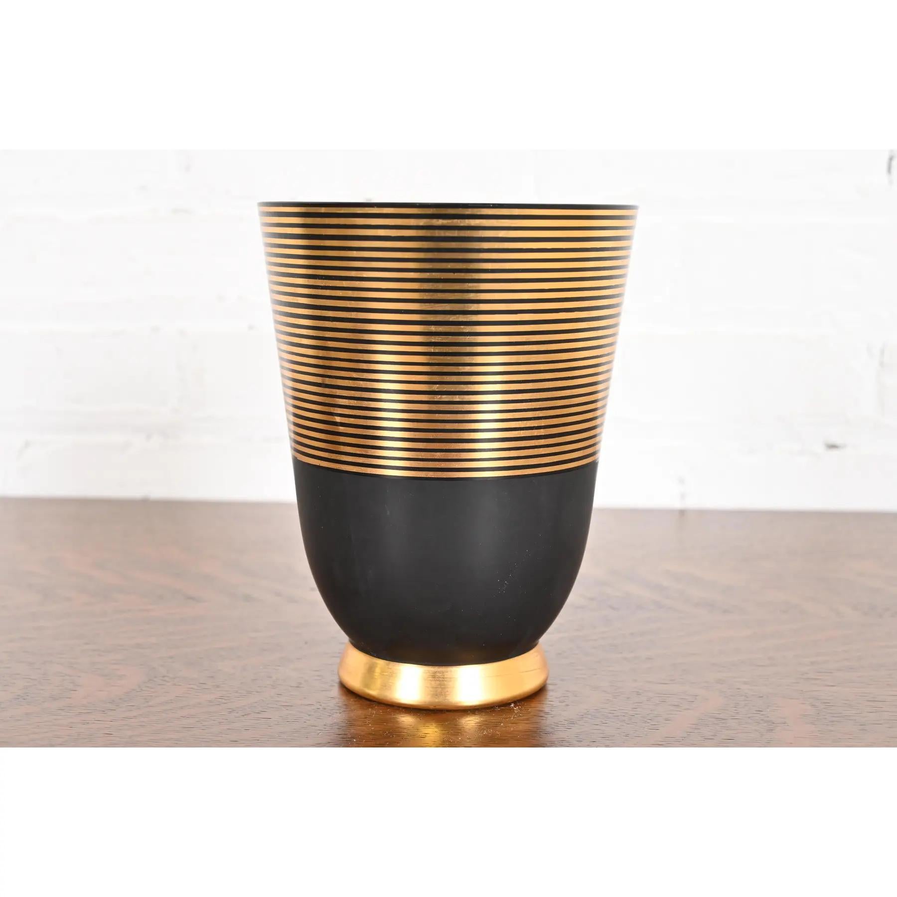 A beautiful vintage Art Deco vase

In the manner of Carl Sorensen

USA, Circa 1930s

Black art glass, with gold gilt details.

Measures: 5.63