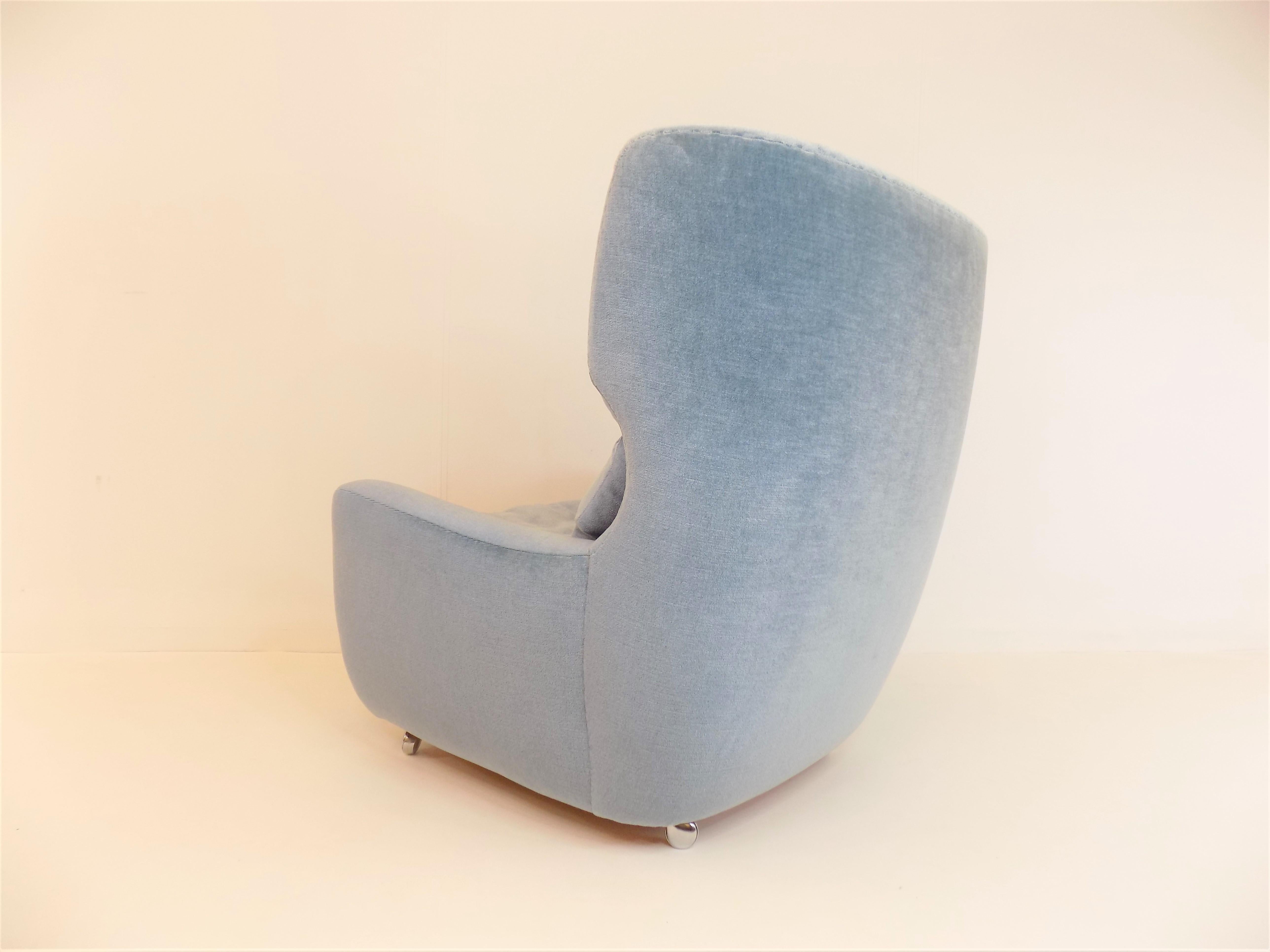 Carl Straub Set of 2 Mohair Armchairs Ice Blue For Sale 8