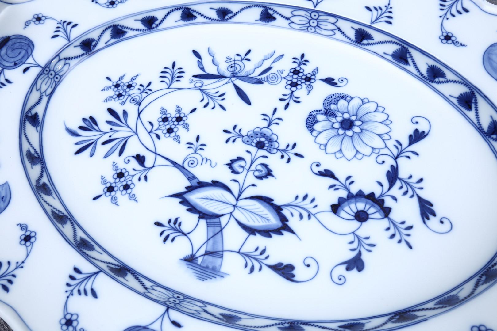 Carl Teichert Meissen Porcelain Blue Onion Platter, circa 1880s Bon état - En vente à Vienna, AT