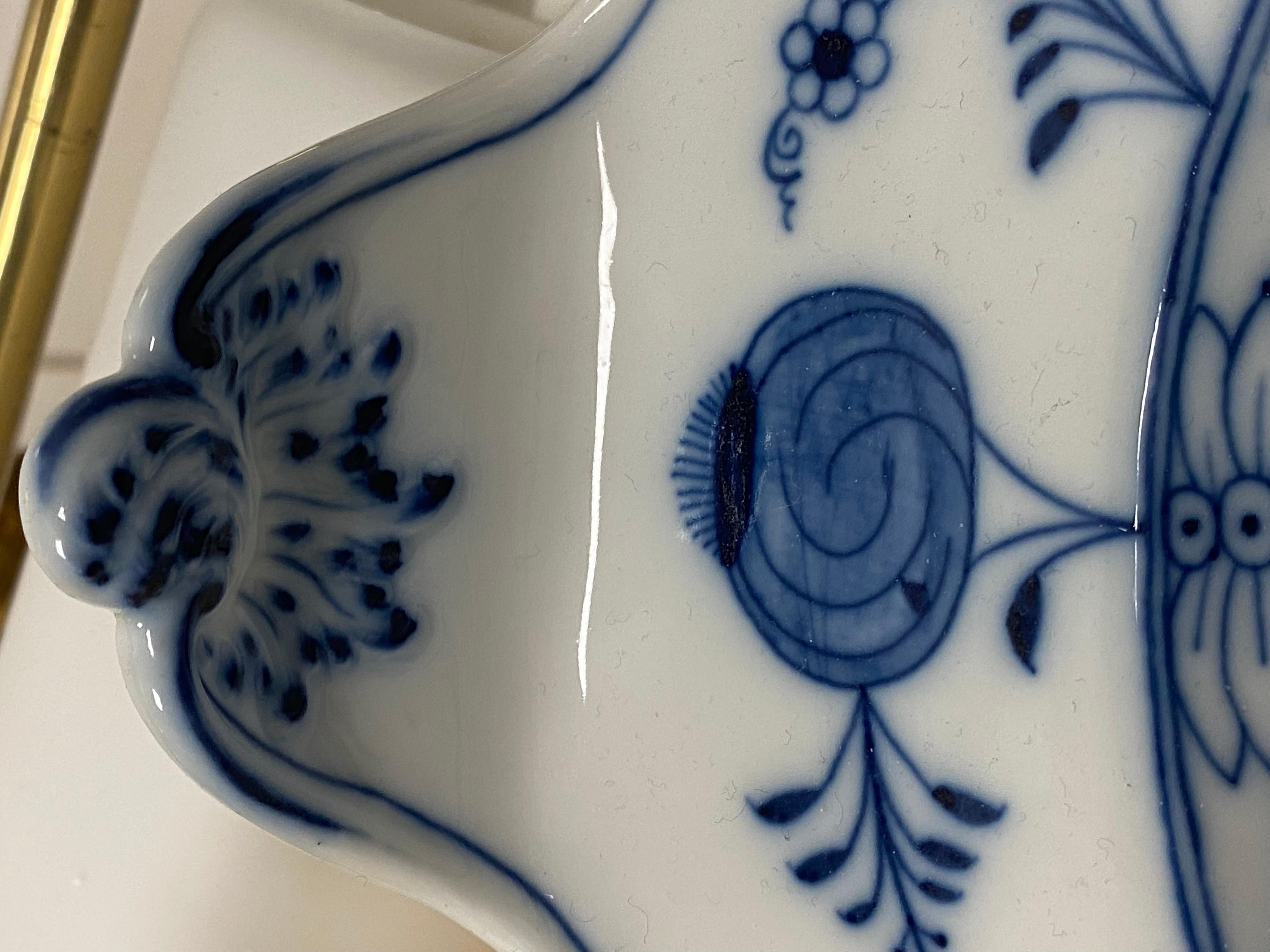 Carl Teichert, Meissen Porcelain Blue Onion Platter, circa 1880s In Good Condition For Sale In Vienna, AT