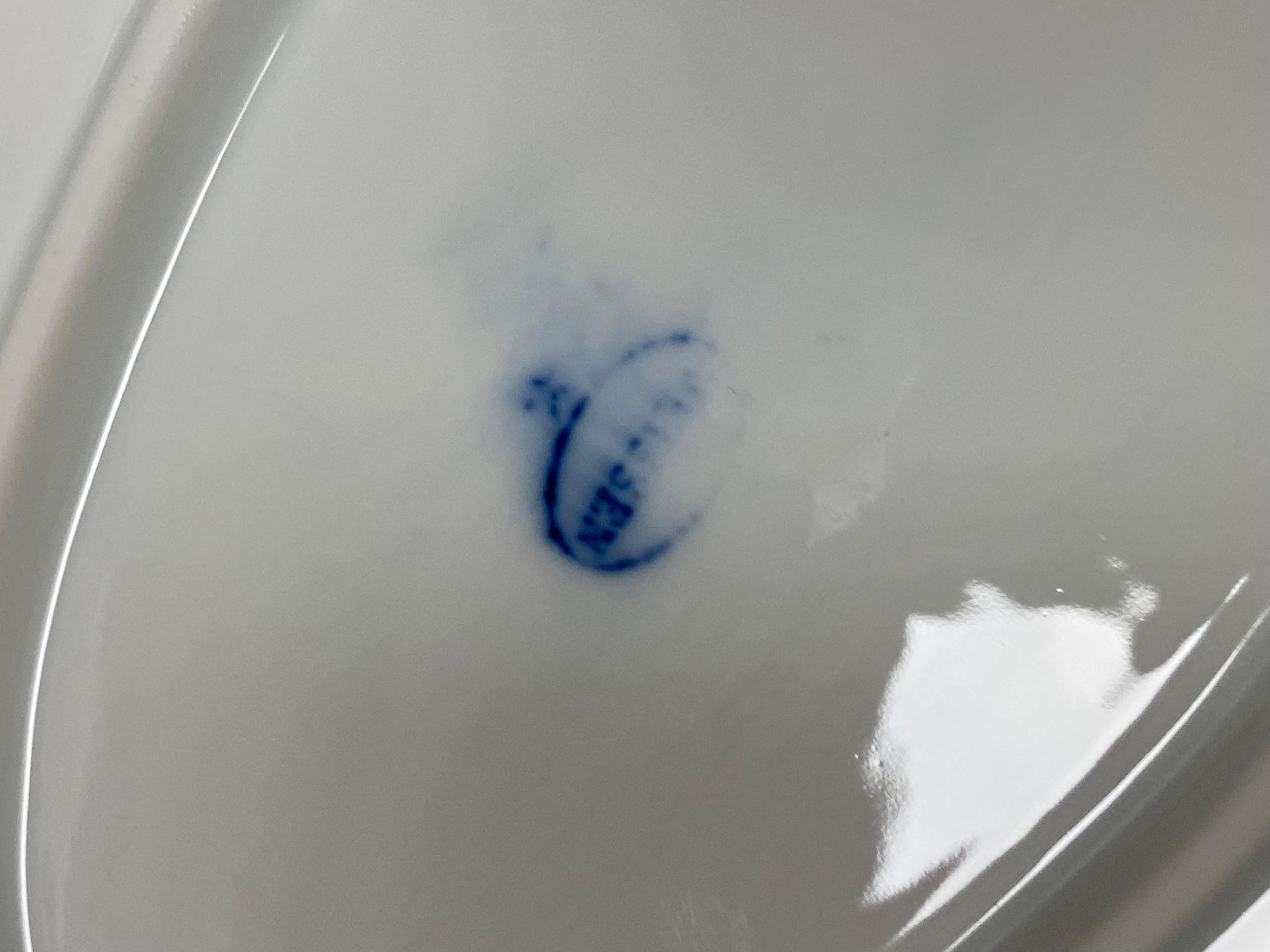 Carl Teichert Meissen Porcelain Blue Onion Platter, circa 1880s en vente 1