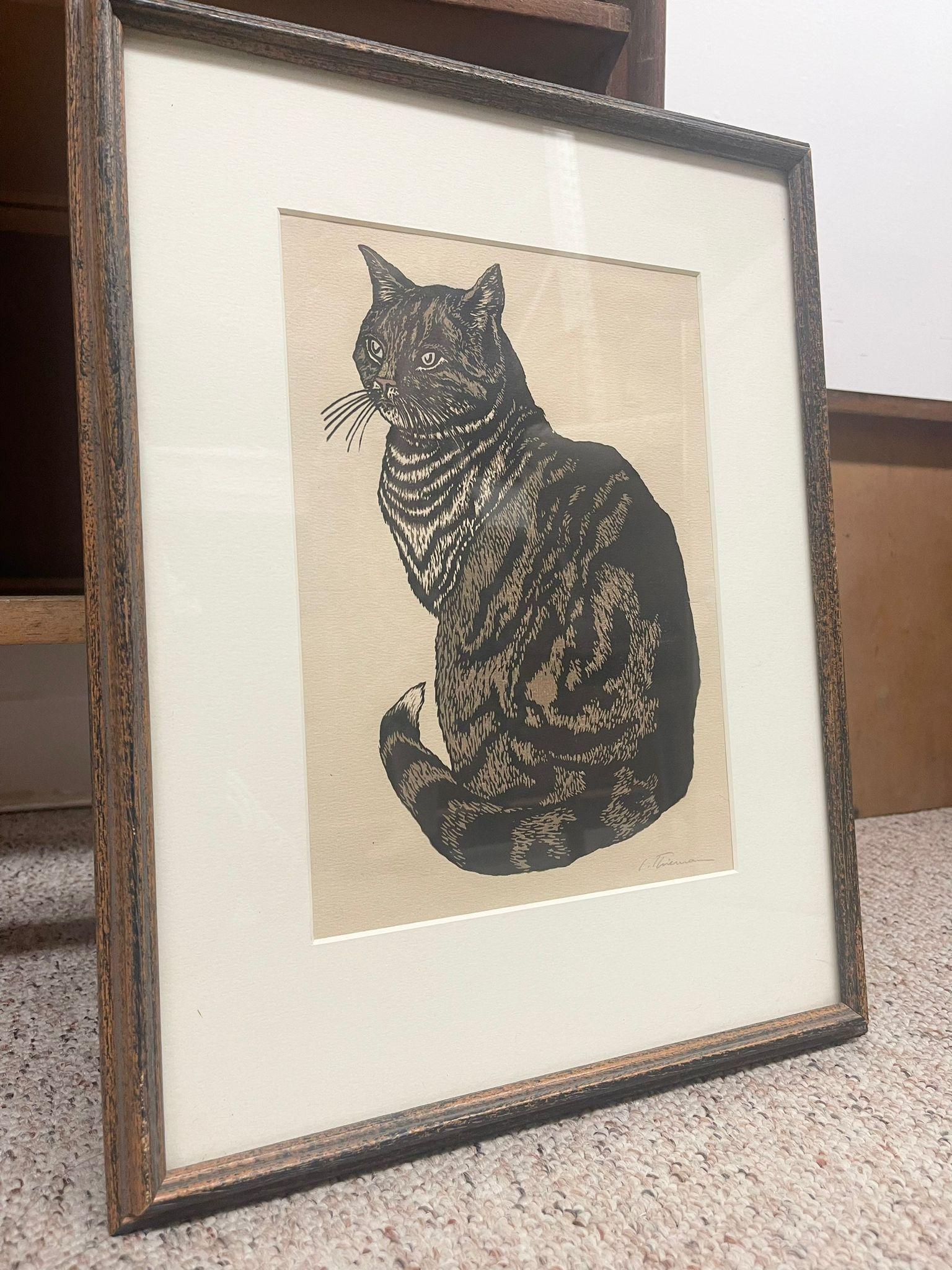 Esta Pieza está en buen estado, con un pequeño desperfecto. Carl Thiemann fue un artista bohemio y miembro de la Secesión de Viena, conocido sobre todo por sus xilografías en color. Esta pieza tiene una bonita pátina y carácter. Estado Vintage, como