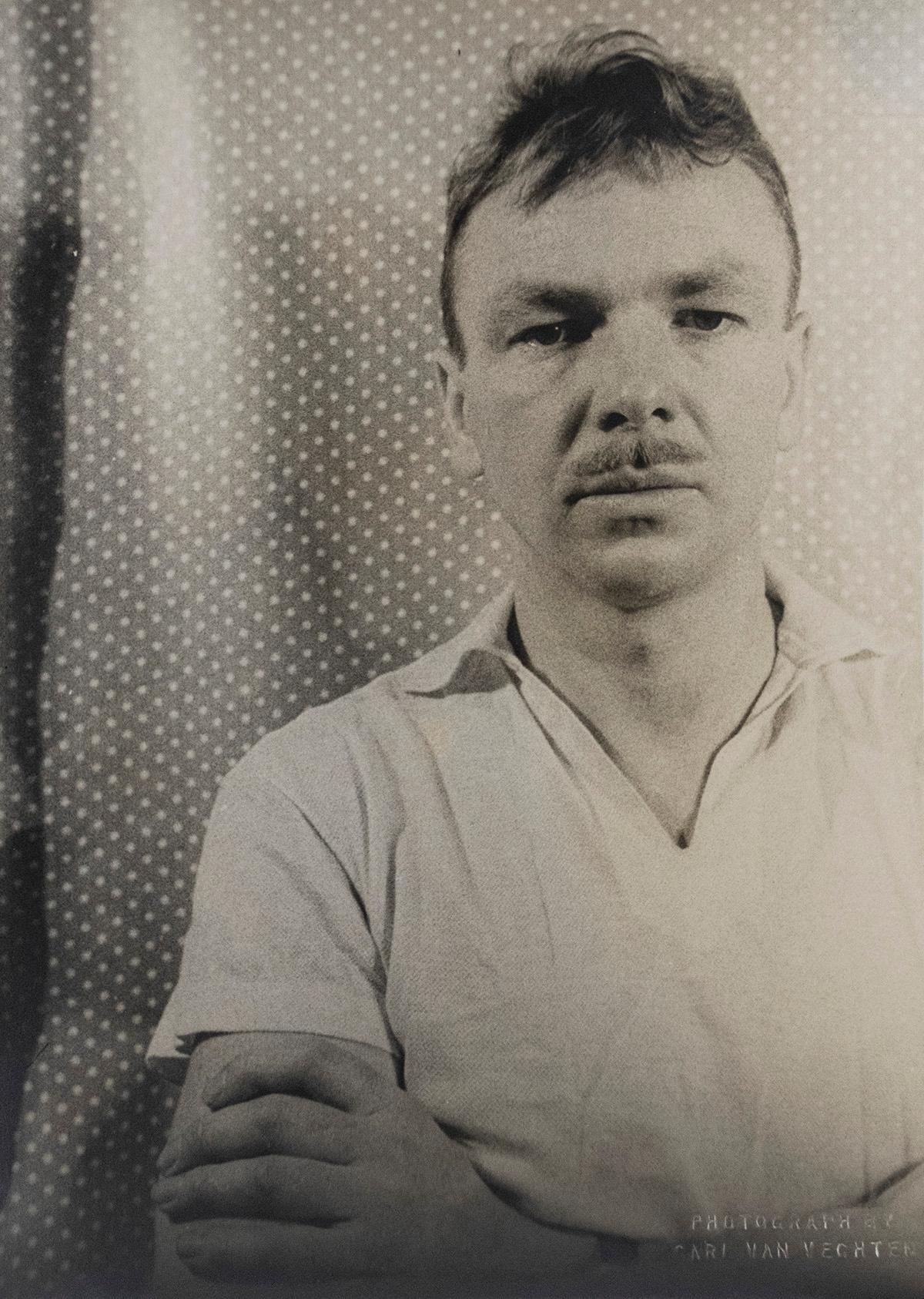Retrato de Jared French - Photograph Contemporáneo de Carl Van Vechten