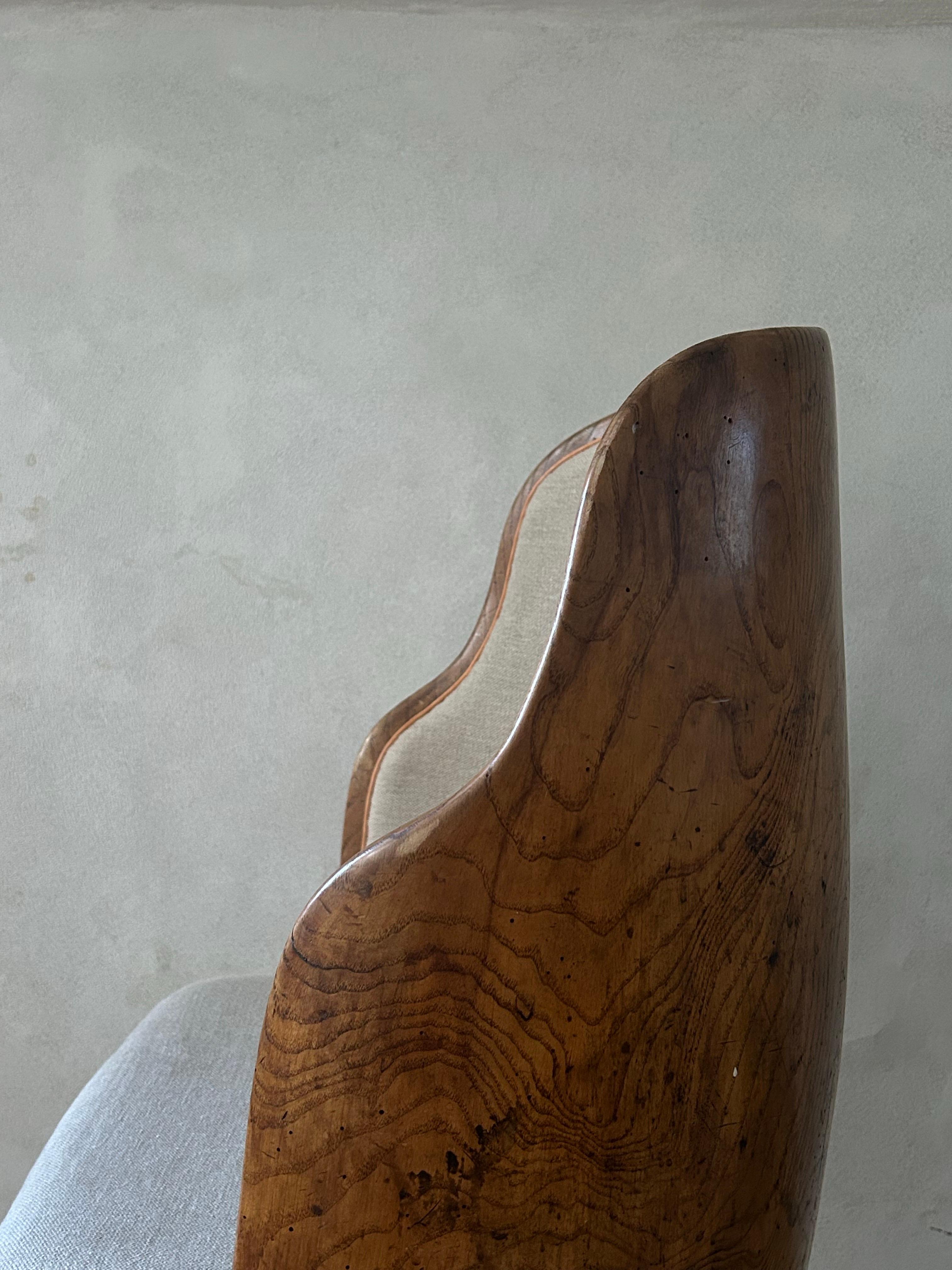 Carl Vilhelm Benzon (1860-1961) Einzigartiger geschnitzter Stuhl aus Esche. Dänemark, 1893-94 (Leder) im Angebot