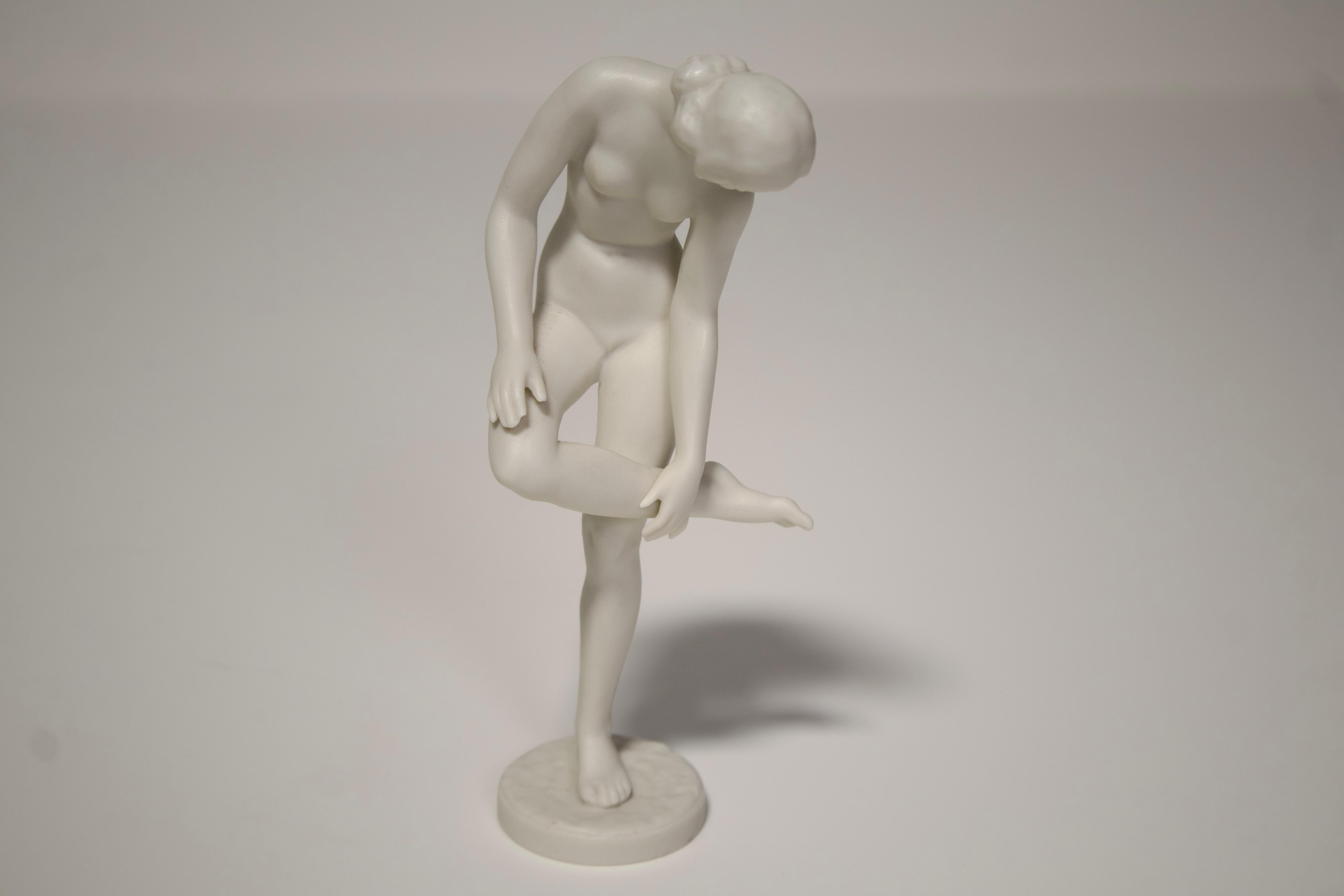 Carl Werner Figurative Sculpture – Hutschenreuther Porcelain Figurine Female Nude