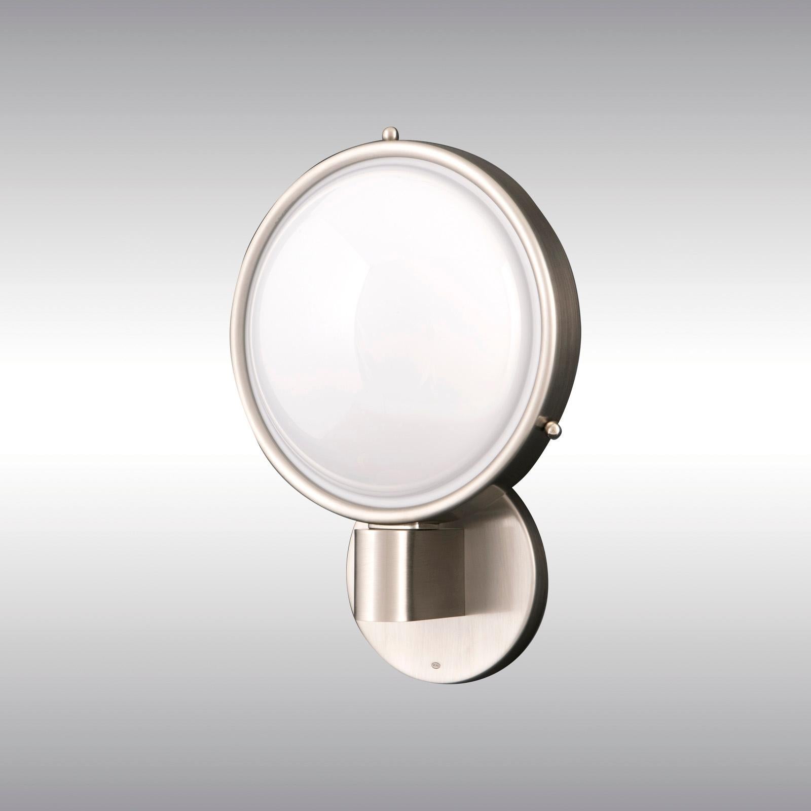 Art déco Carl Witzmann Wall Light Art Deco en laiton et verre opalin, réédition en vente