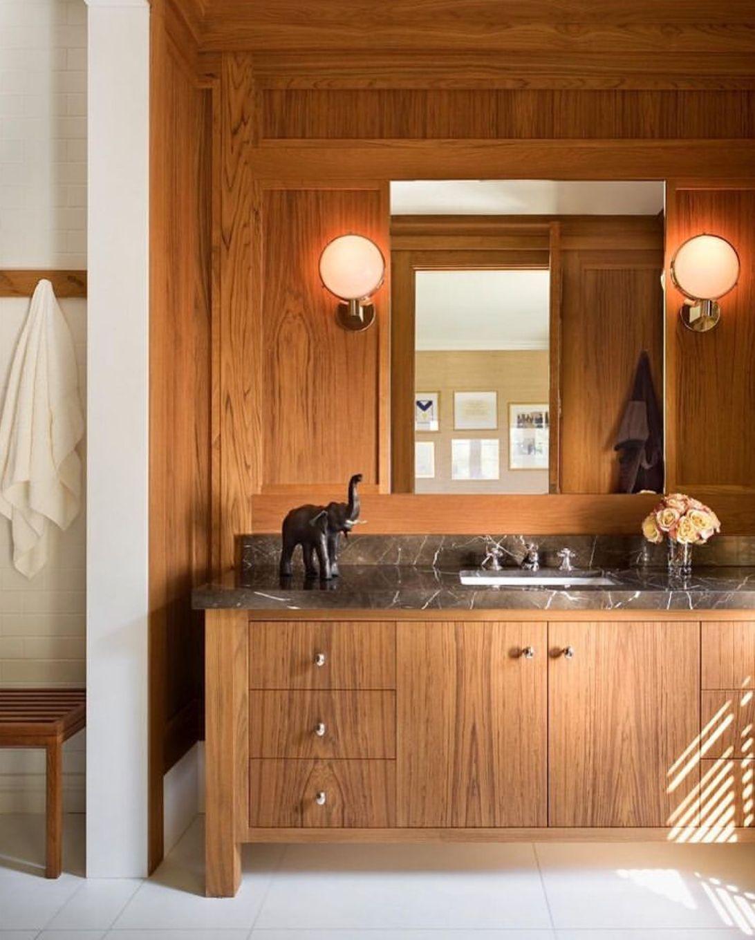 Fait main Carl Witzmann Wall Light Art Deco en laiton et verre opalin, réédition en vente