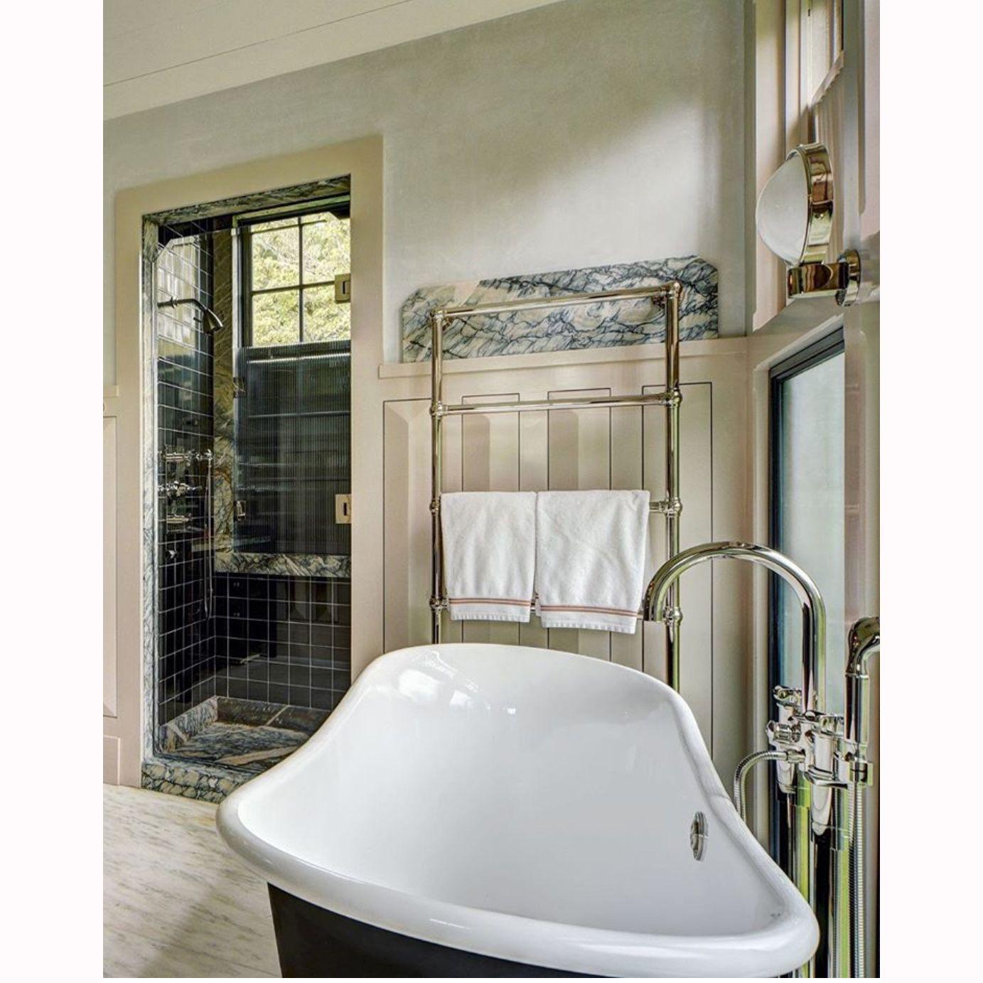 XXIe siècle et contemporain Carl Witzmann Wall Light Art Deco en laiton et verre opalin, réédition en vente