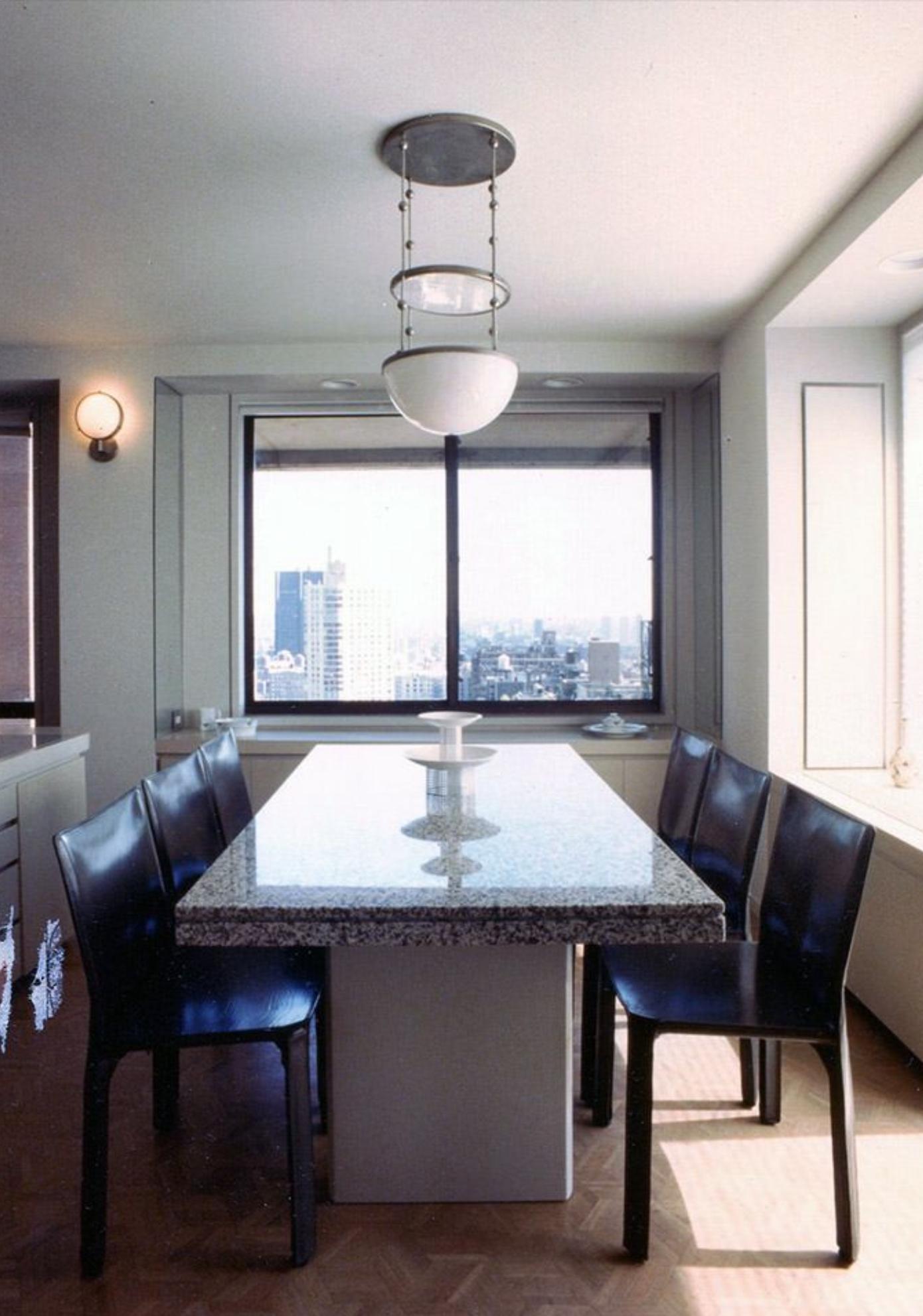 Laiton Carl Witzmann Wall Light Art Deco en laiton et verre opalin, réédition en vente