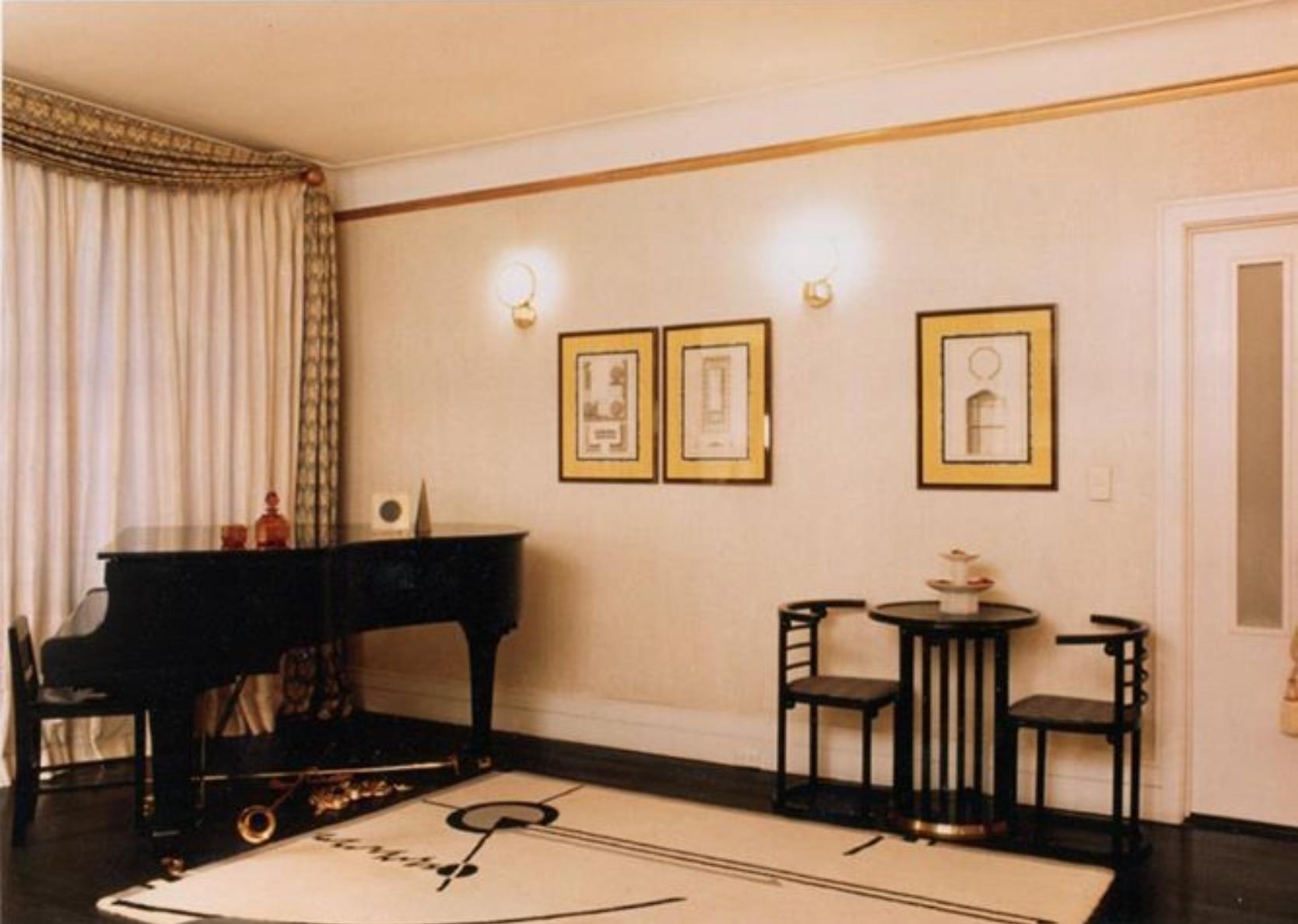 Carl Witzmann Wall Light Art Deco en laiton et verre opalin, réédition en vente 1