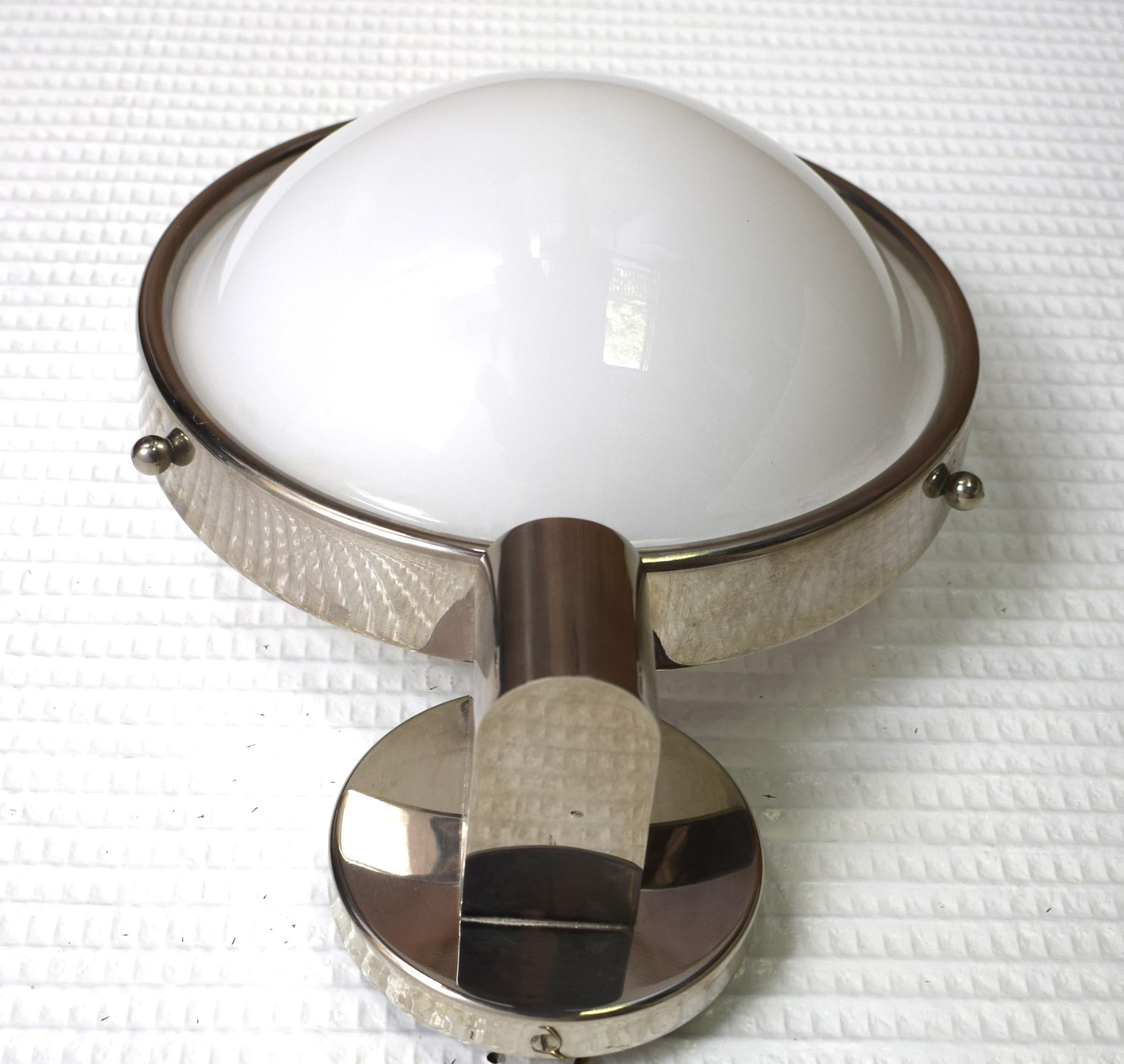 Carl Witzmann, Art Deco Wandleuchte; Messing und Opalglas im Zustand „Gut“ im Angebot in Purkersdorf, AT