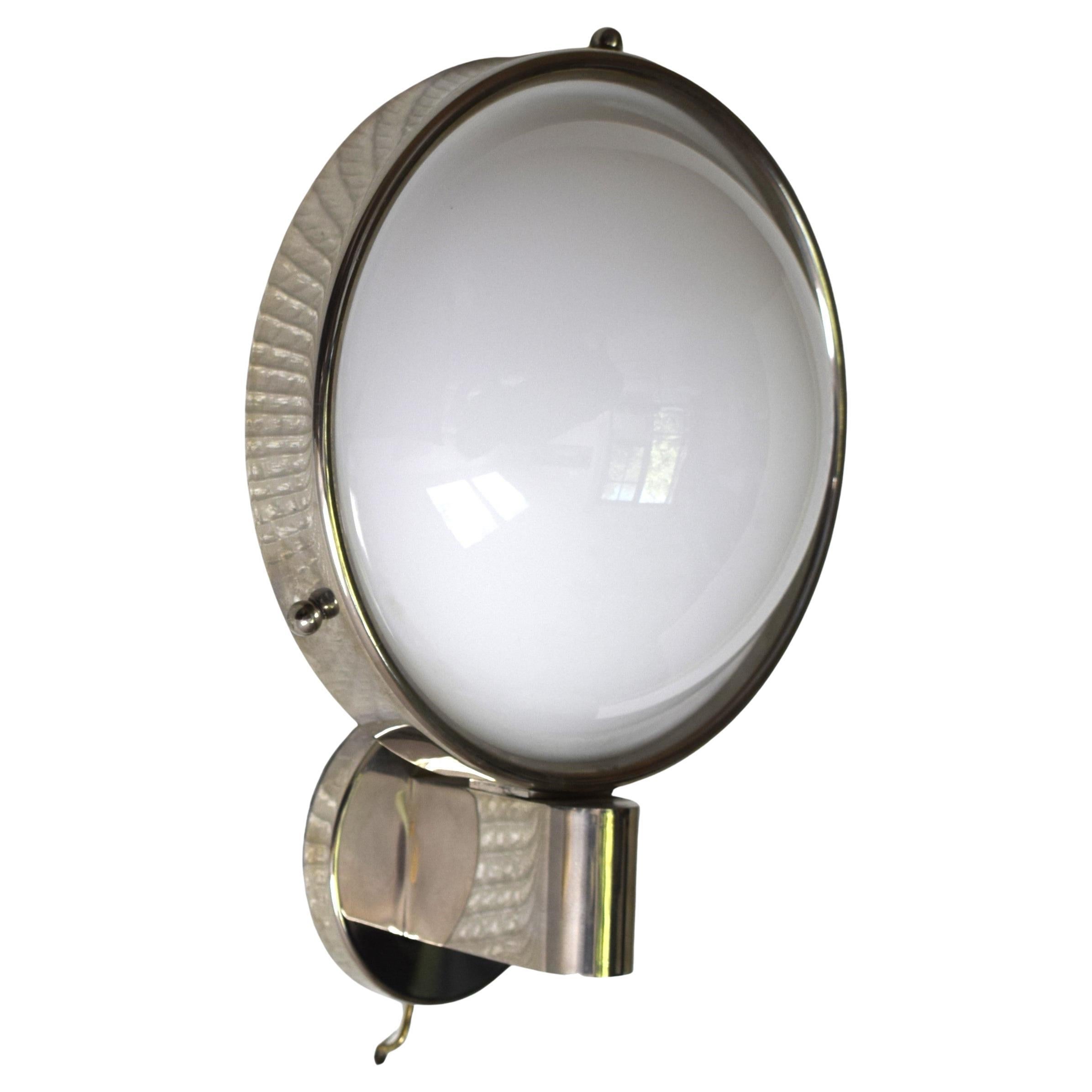 Carl Witzmann, Art Deco Wandleuchte; Messing und Opalglas im Angebot
