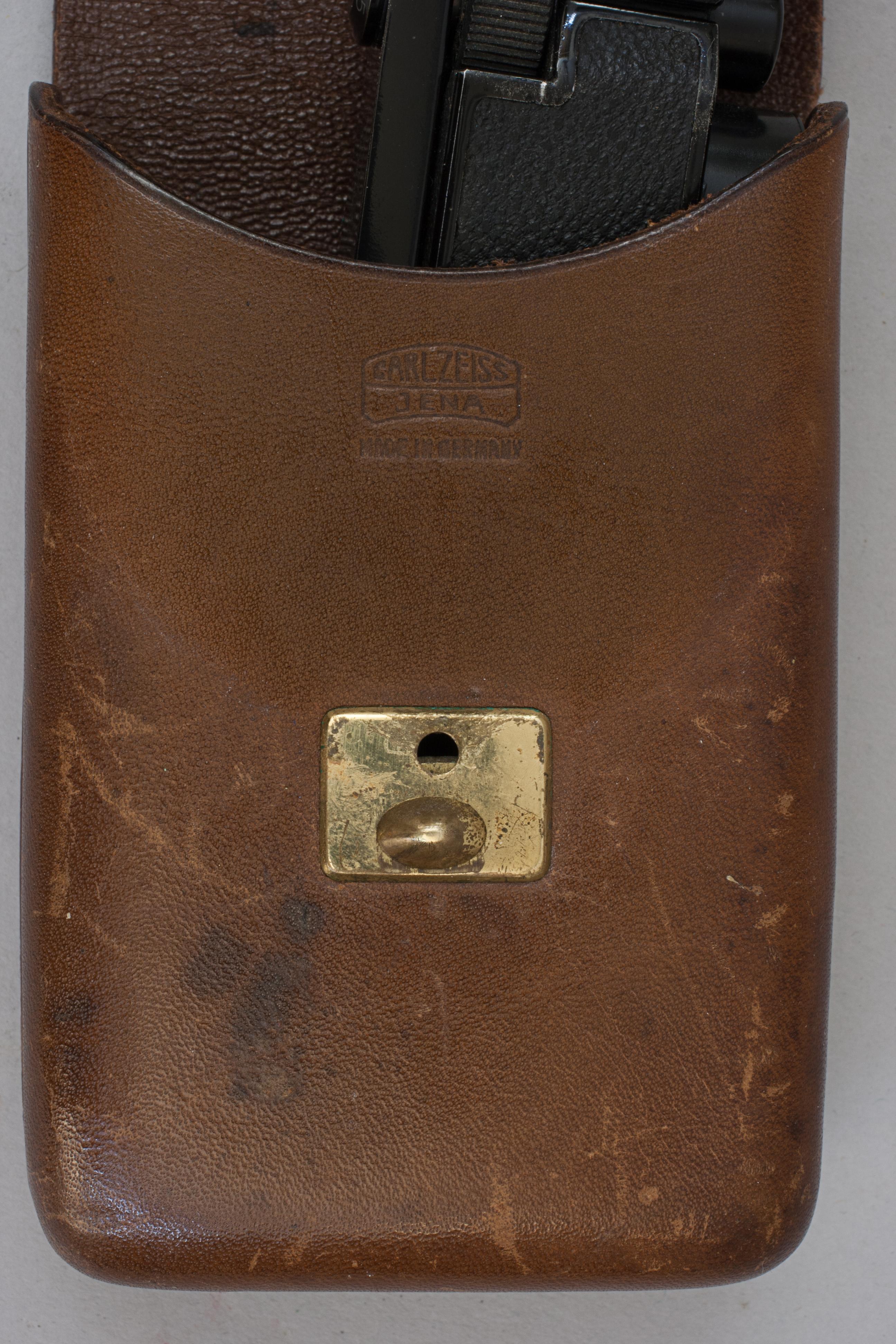 Carl Zeiss Binoculars 3.5 X 15, in Leather Case In Good Condition For Sale In Oxfordshire, GB