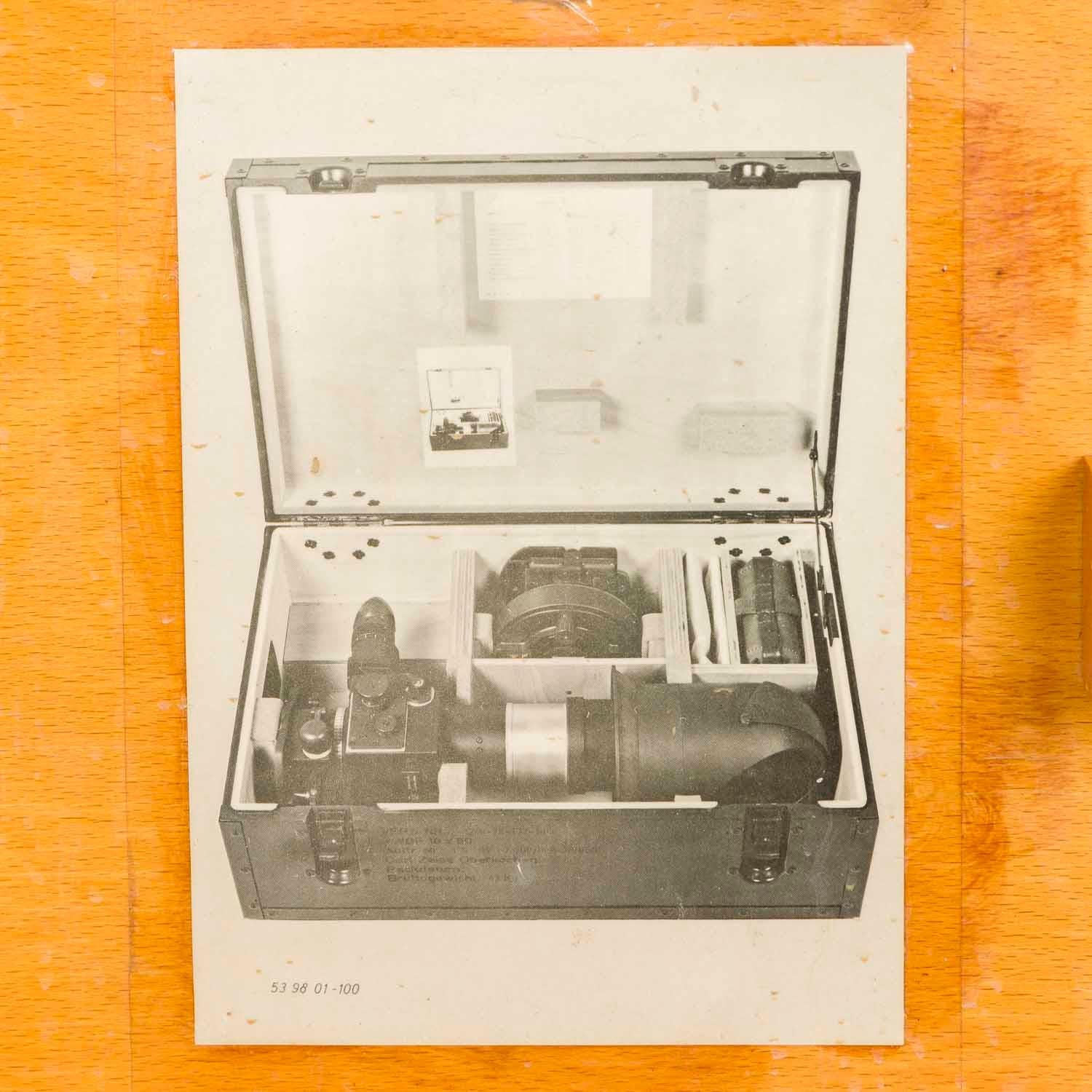 Carl Zeiss, époque de la guerre froide, binoscope 10 x 50 en vente 11
