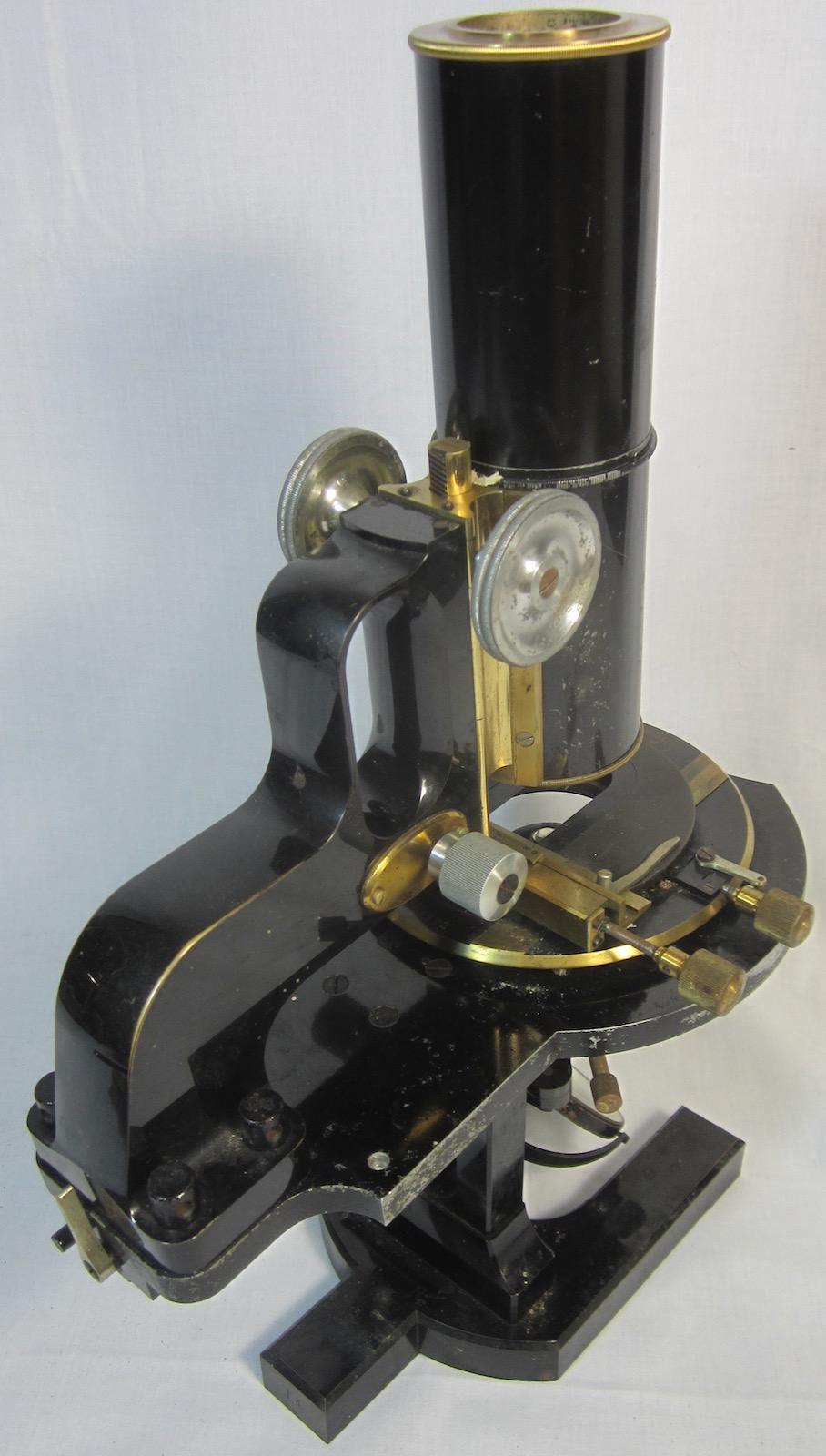 Carl Zeiss Jena no36501 laboratory microscope,
with 12 lenses in a bespoke wooden case,
microscope weighs 10kg, 17kg including case,
microscope 16 x 18 x 40cm high, case 29 x 34 x 42cm.