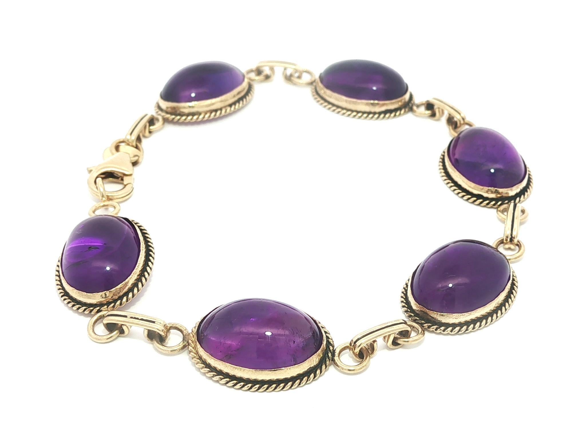 -Pierre(s)
(6) Améthystes véritables naturelles - taille cabochon ovale - serties - couleur pourpre foncé - 13x9.7mm (approx.)

MATERIAL : Or jaune 14k massif
Poids : 12,38 grammes
Longueur : Mesurez 7 pouces à côté d'une règle. S'adapte