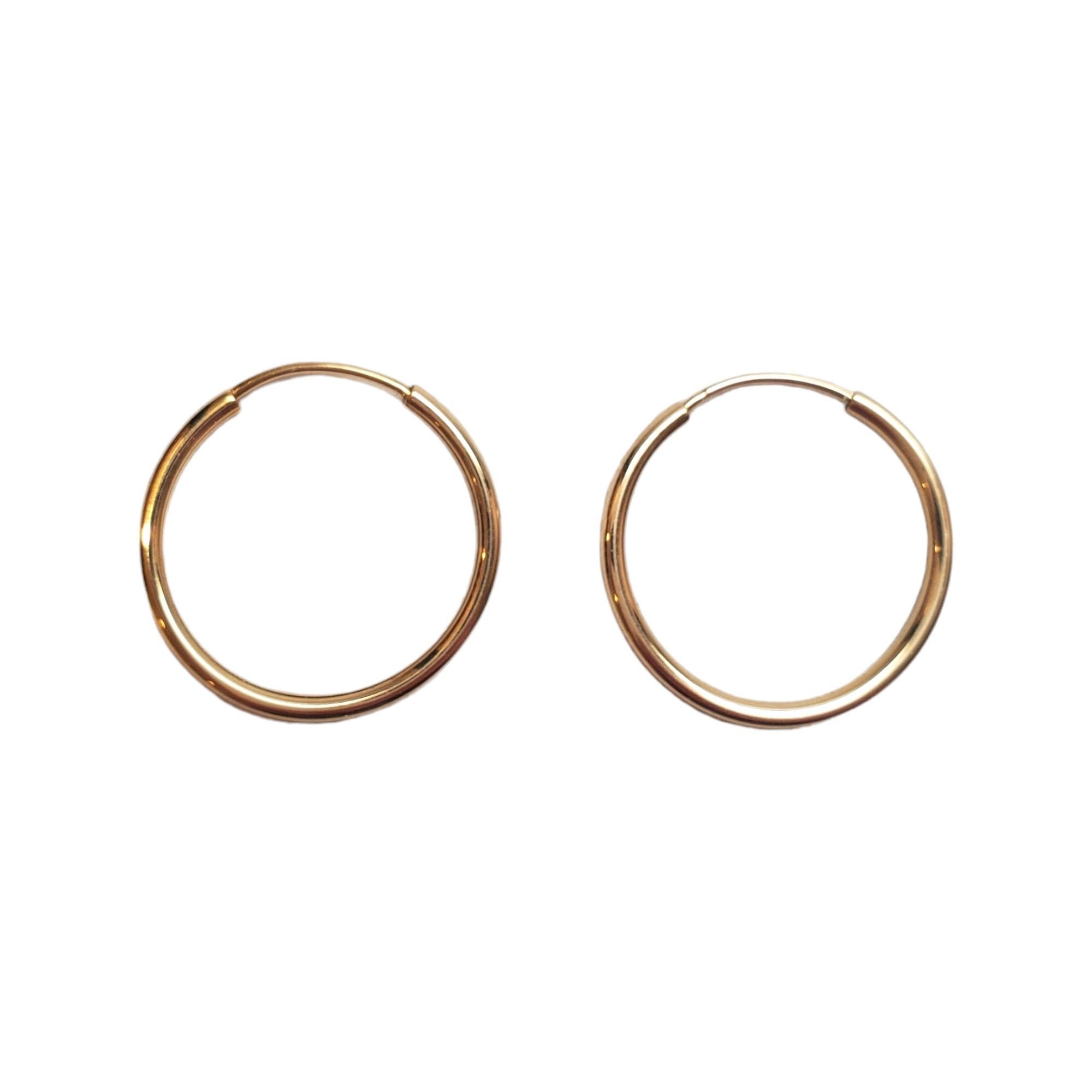 Carla 14K Yellow Gold Hoop Earrings

Simple 14K yellow gold hoops with infinity hoop closure.

Hallmark: CARLA 14K

Weight: 0.53 dwt/ 0.83 g

Size: 20.65 mm X 1.52 mm

Very good condition, professionally polished.

Will come packaged in a gift box