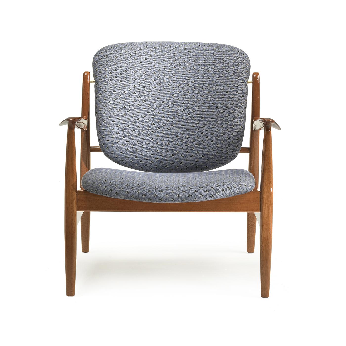 An ode to midcentury charm and comfortable sophistication, this stunning armchair will be perfect in an entryway, in a living room around the coffee table or to a bedroom as accent piece. The straight and diagonal lines of the wooden structure with