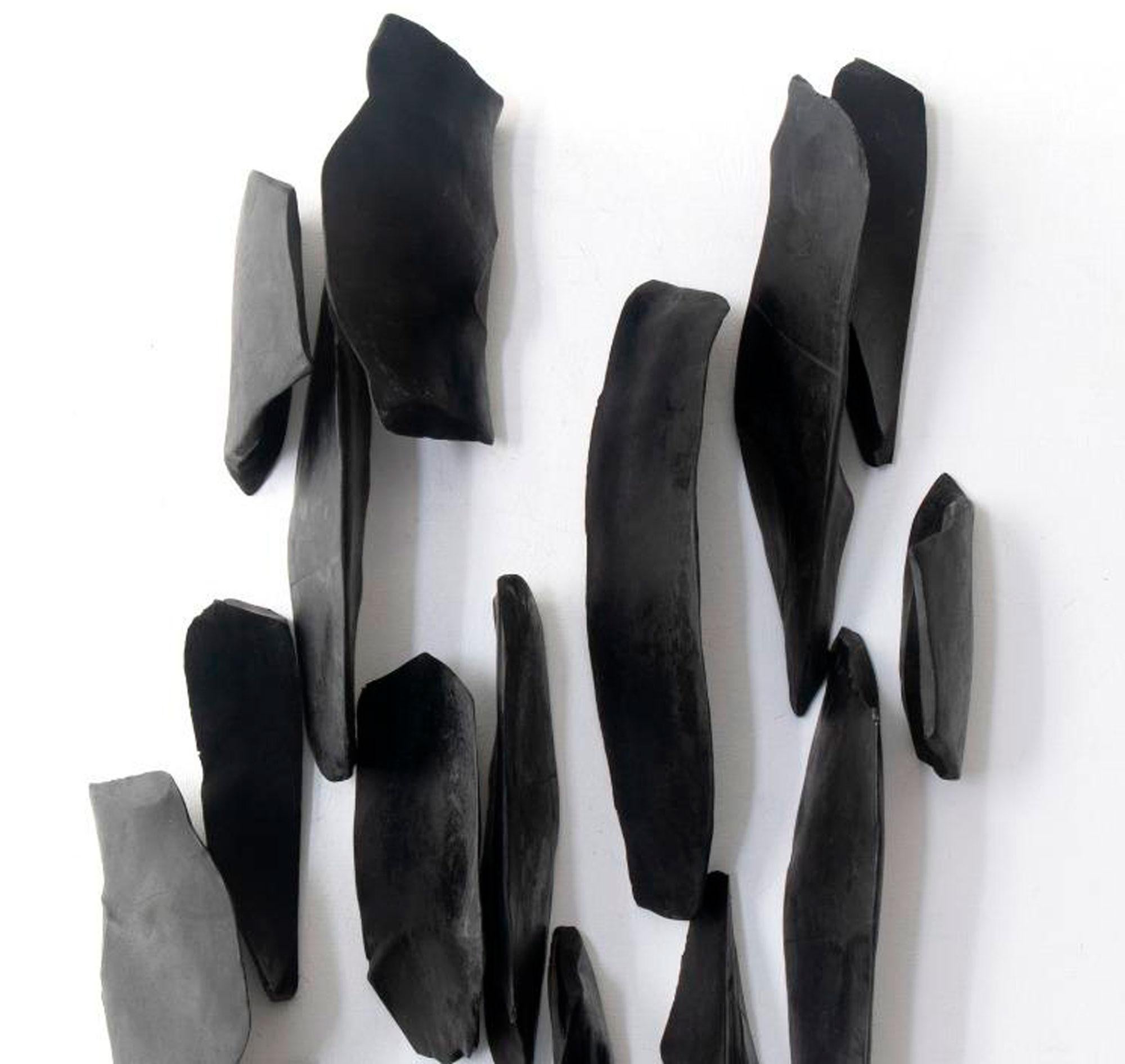 Cuerpos Magnéticos #12. Wall sculpture - Sculpture by Carla Gimbatti