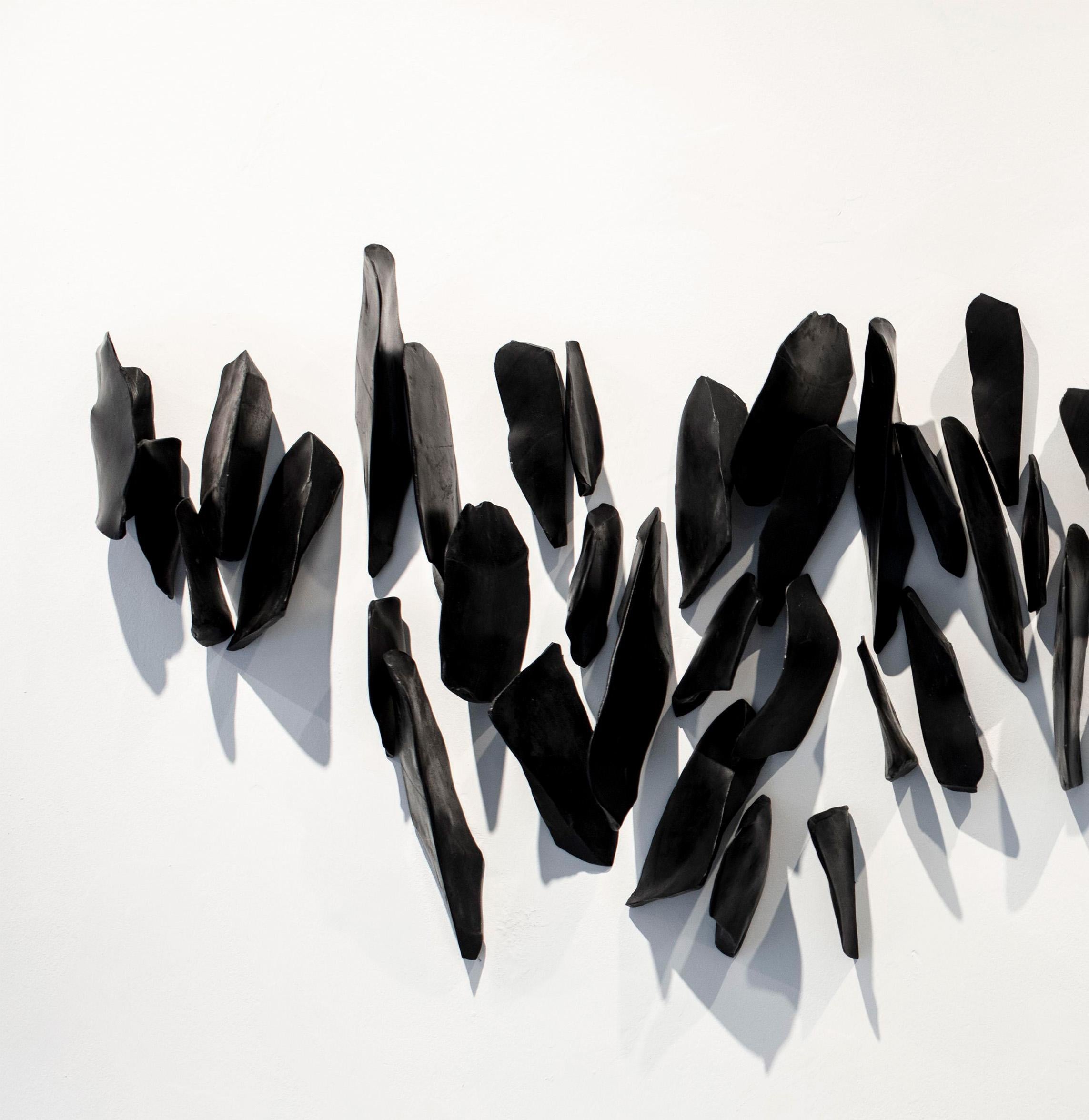 Cuerpos Magnéticos #15. Wand-Skulptur – Sculpture von Carla Gimbatti