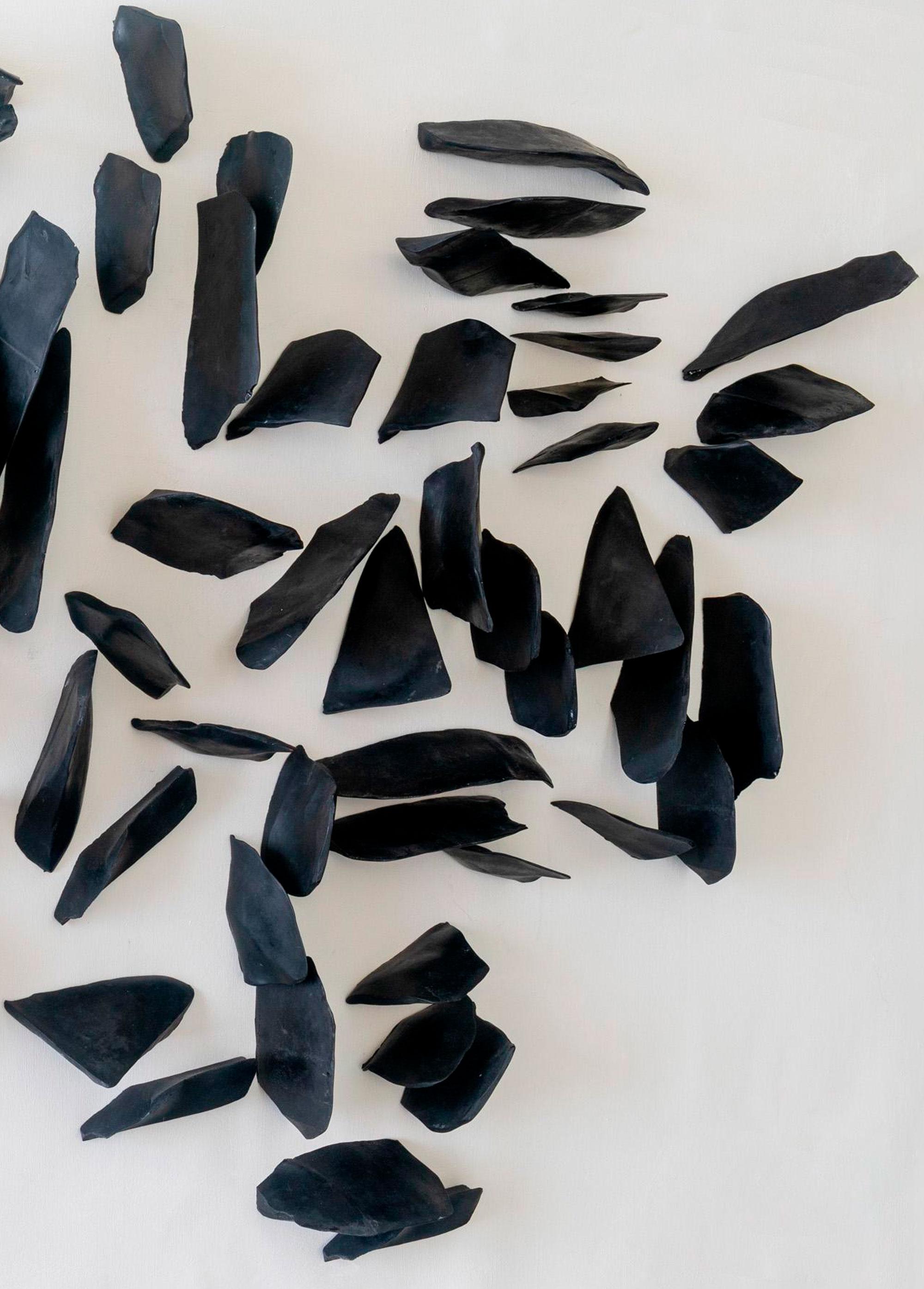 Cuerpos Magnéticos nº 2. Escultura mural - Abstract Sculpture Gris de Carla Gimbatti