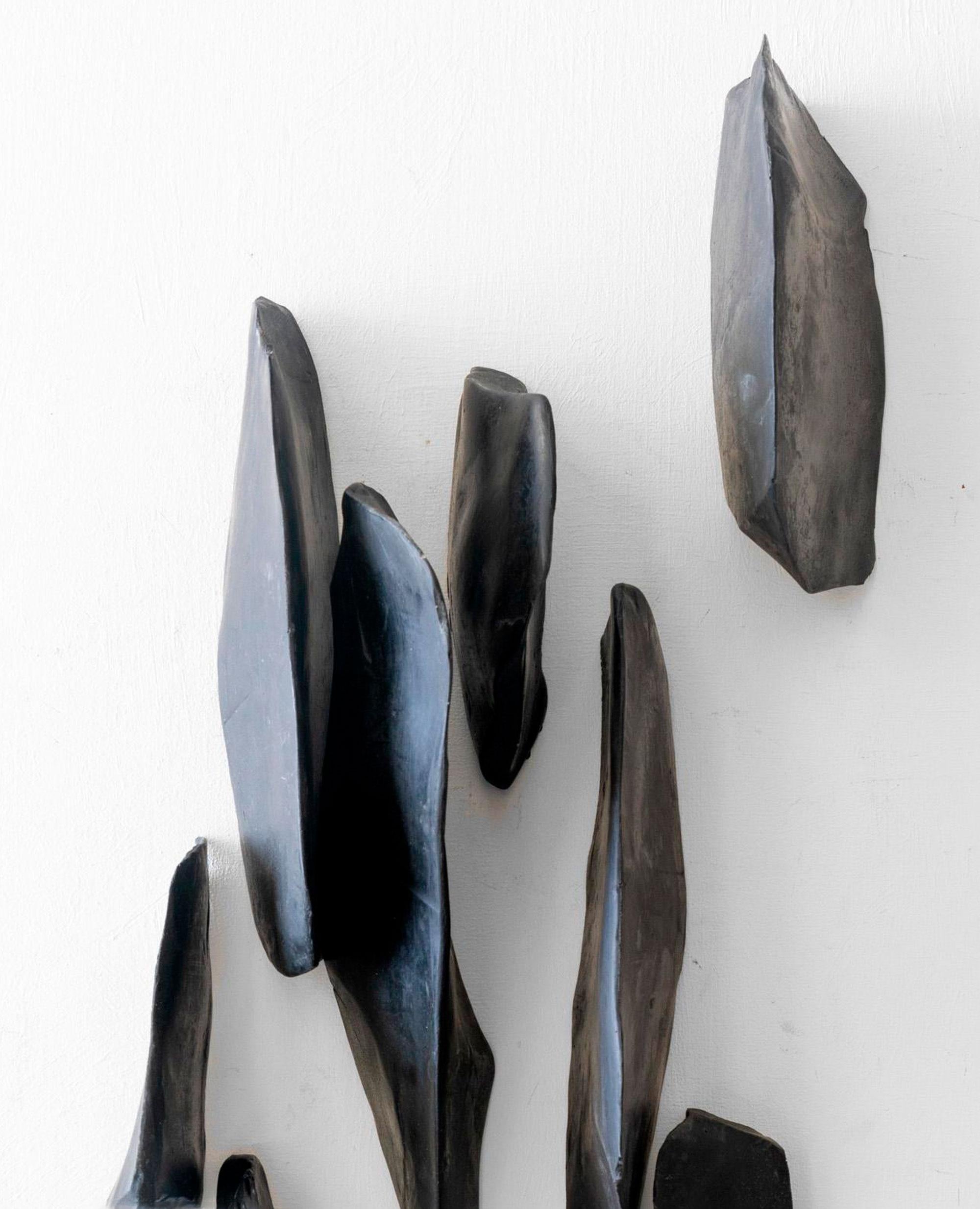 Cuerpos Magnéticos #3. Wall sculpture - Sculpture by Carla Gimbatti