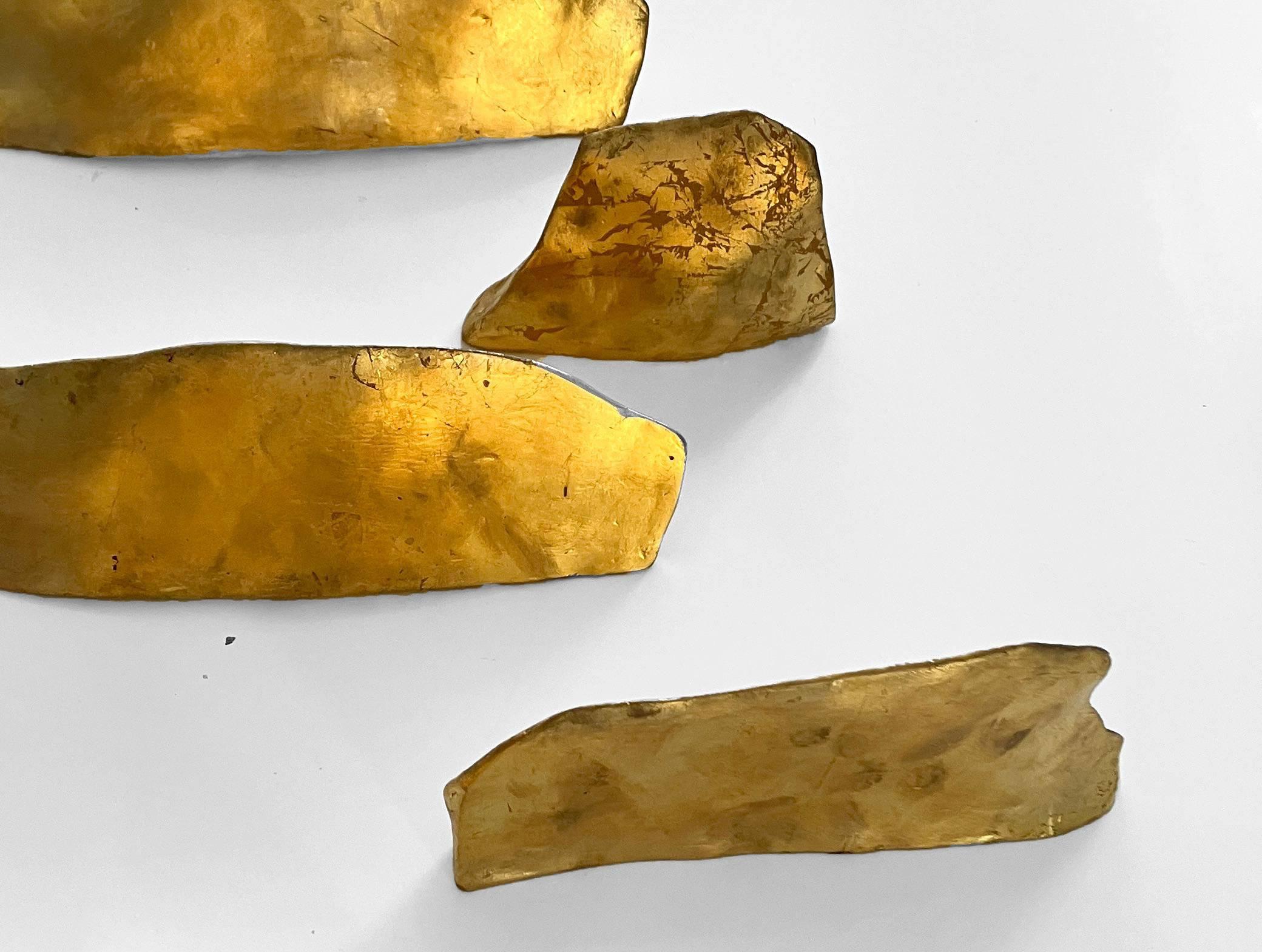 Cuerpos Magnéticos was born searching for the relationship between nature and our bodies: we see rocks, bones, structures, flexibility, attractions, spaces, movement, stillness. Cuerpos Magnéticos is a dynamic work where each piece reflects