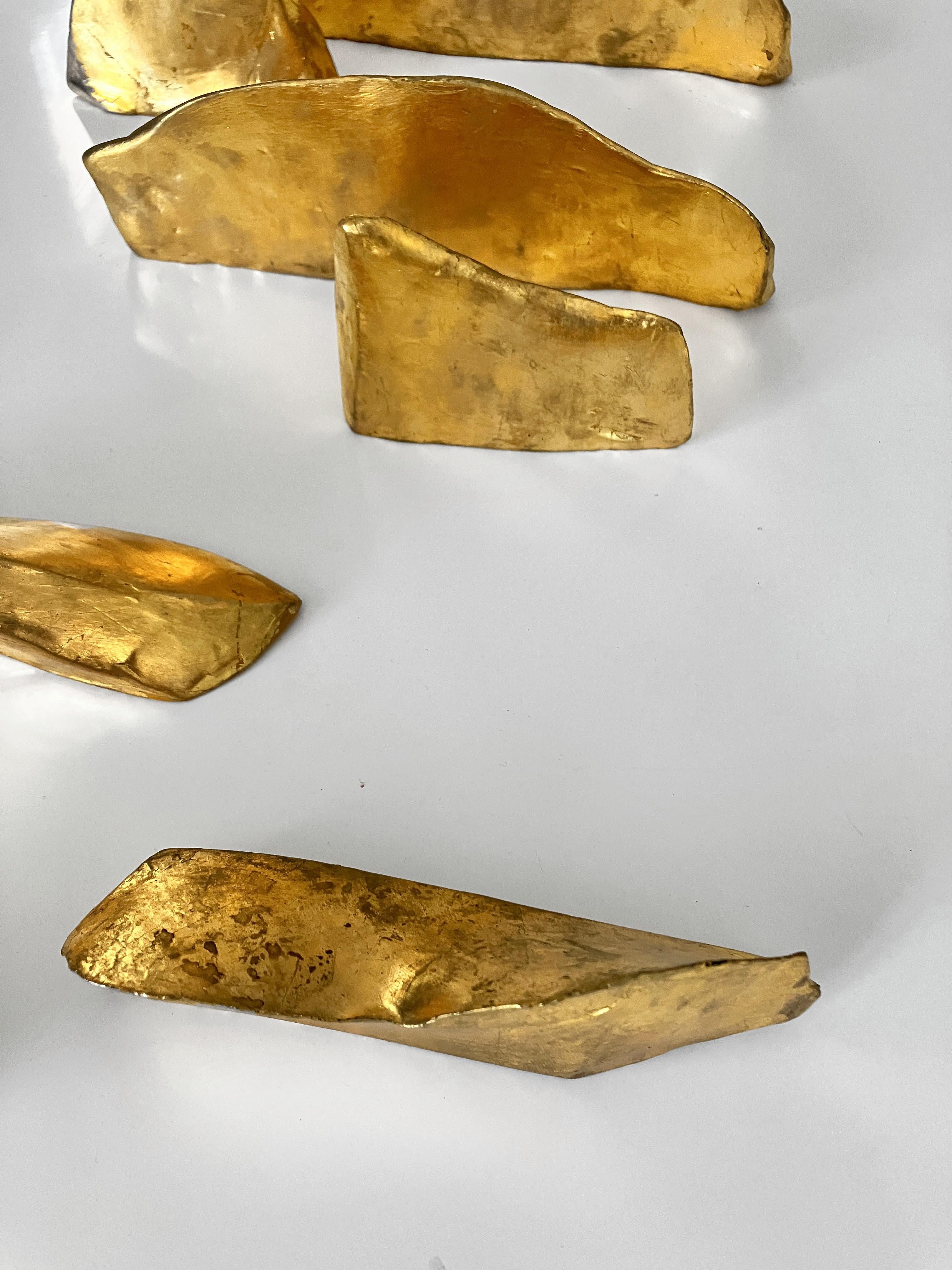 Cuerpos Magnéticos Oro, Escultura de Pared en venta 1