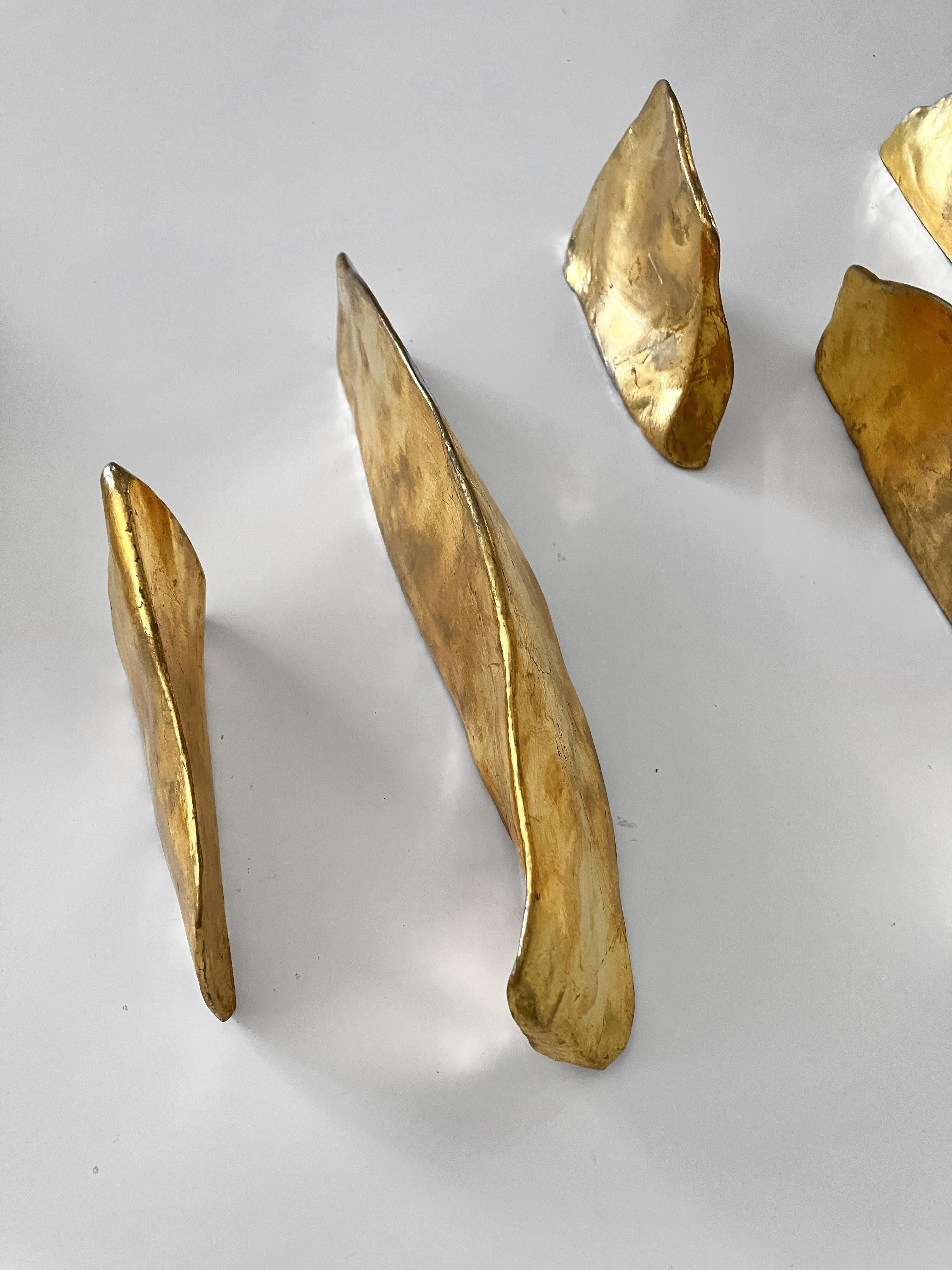 Cuerpos Magnéticos Oro, Escultura de Pared en venta 2