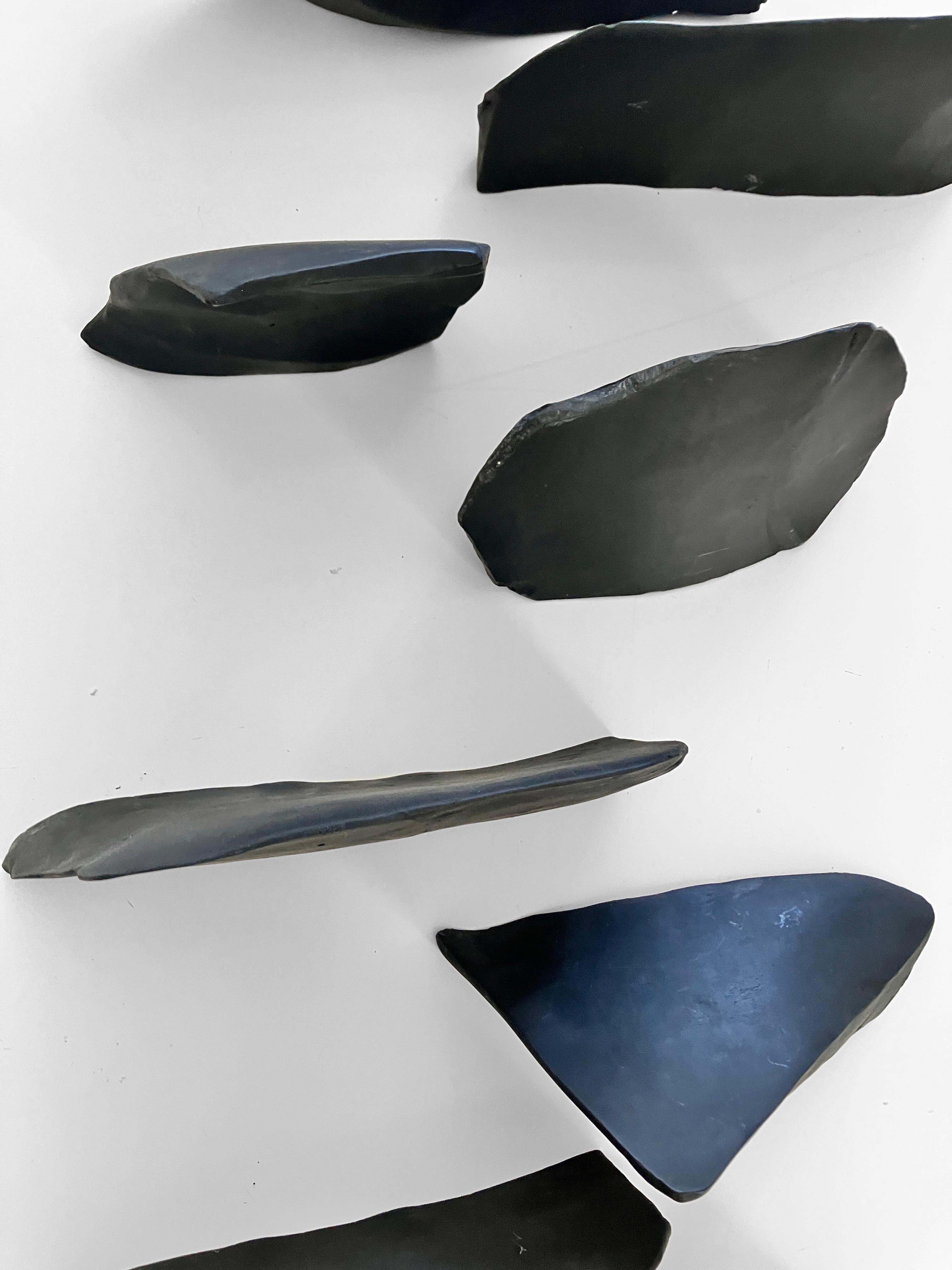 Cuerpos Magnéticos, Escultura mural. - Abstract Sculpture Gris de Carla Gimbatti