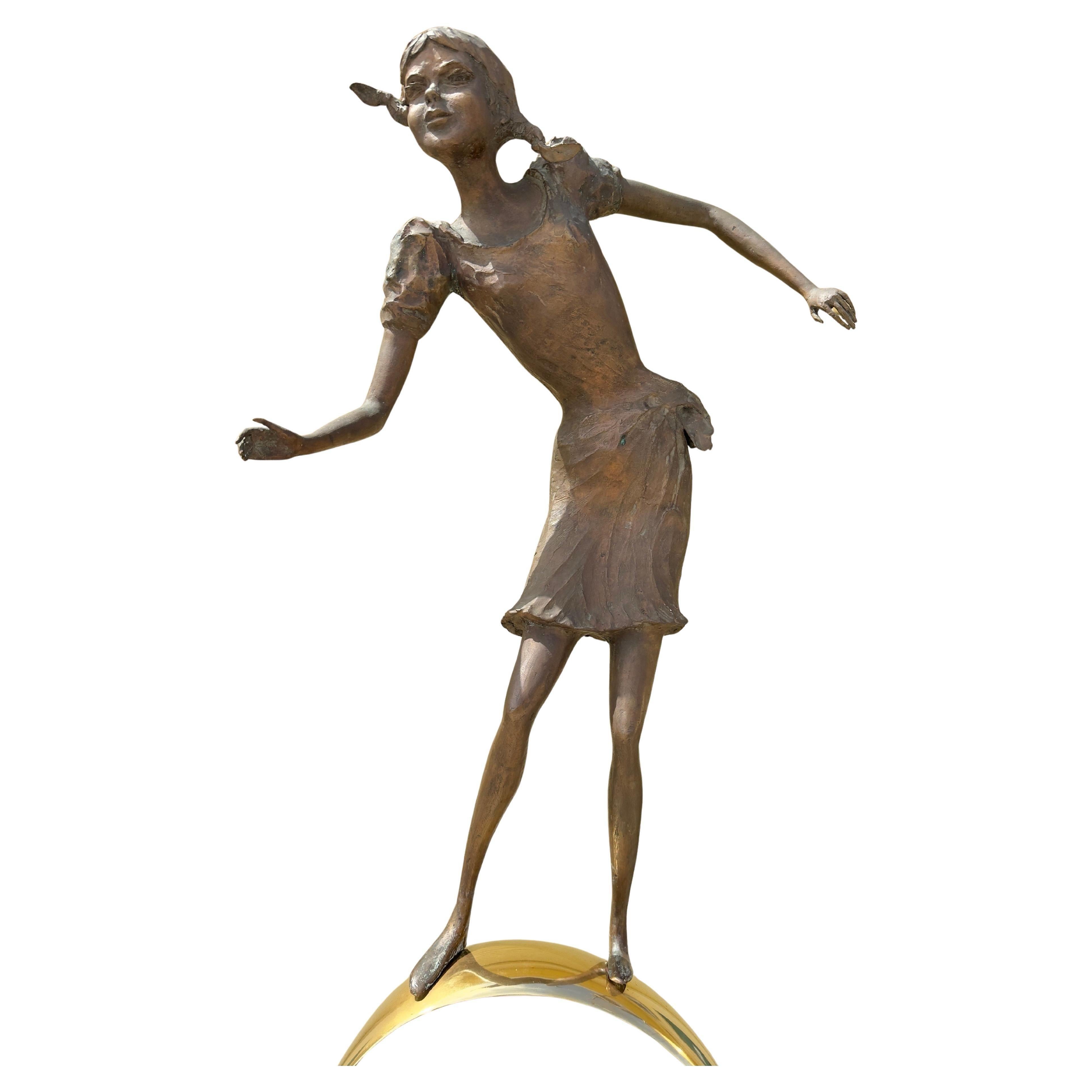 Scultura in bronzo di grandi dimensioni senza titolo di quattro ragazze giocose in vendita 7