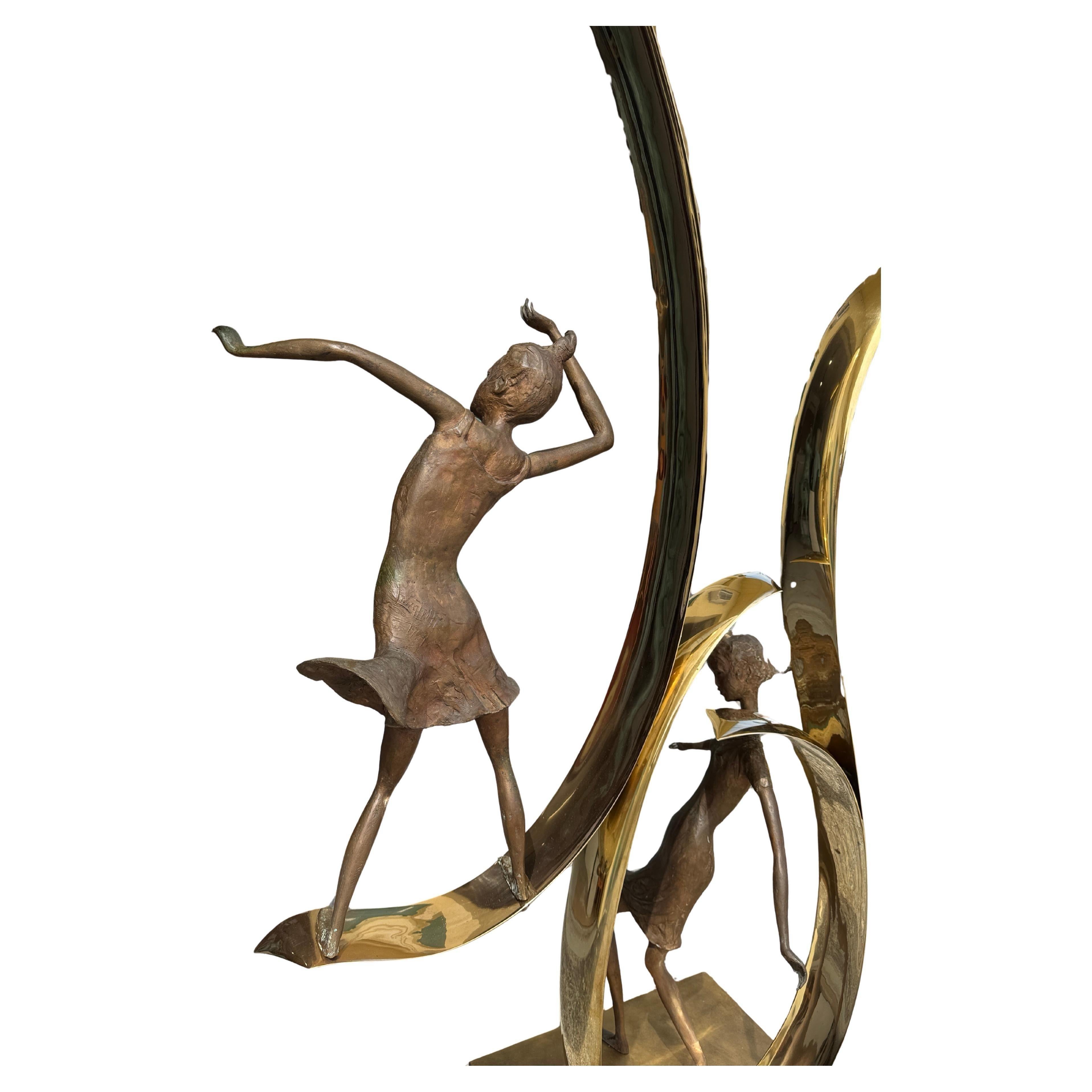 Scultura in bronzo di grandi dimensioni senza titolo di quattro ragazze giocose in vendita 2
