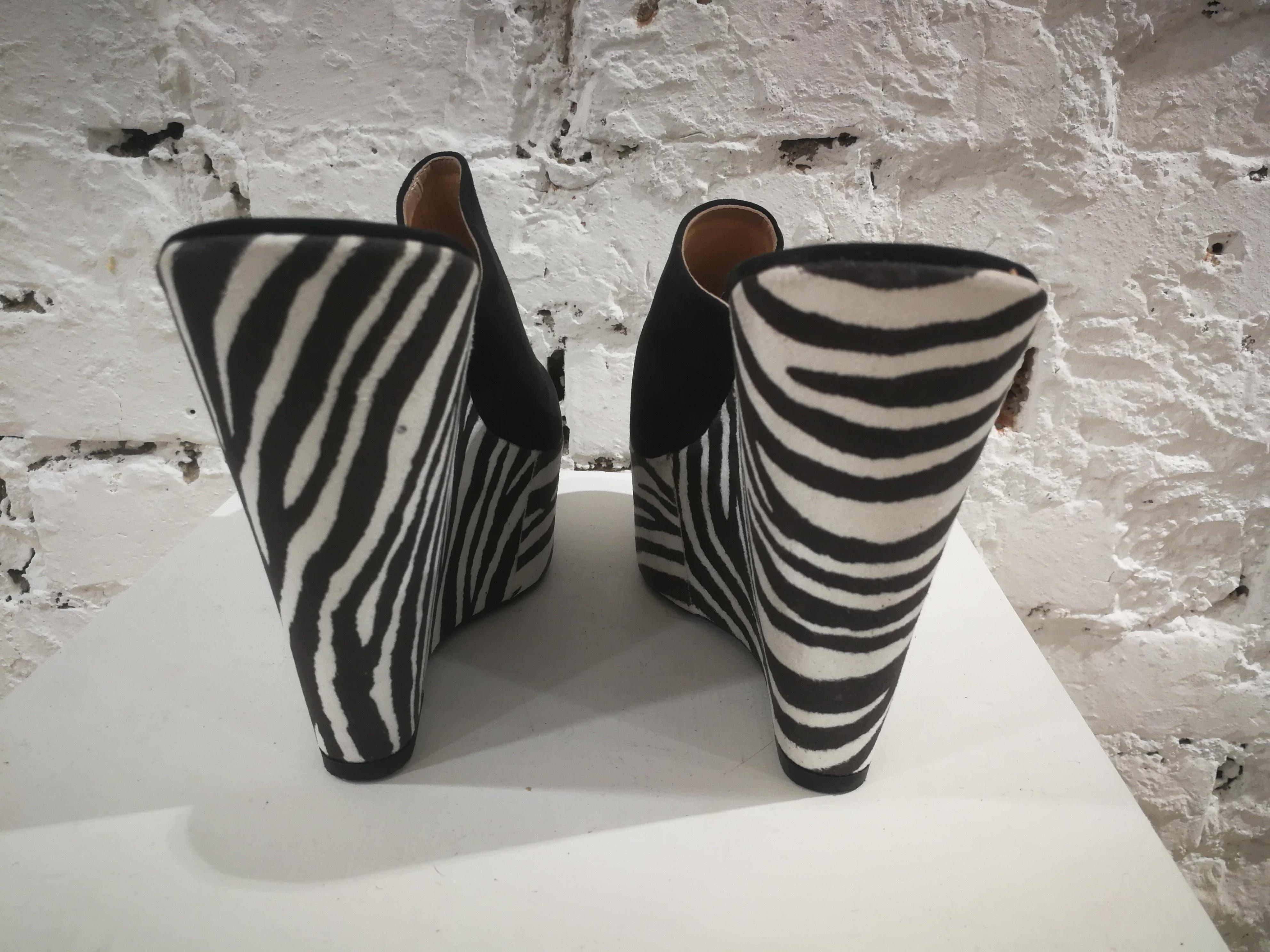 Carla Sanchez Keilabsätze mit Zebramuster
komplett in italien hergestellt in größe 40
Höhe: 13 cm
