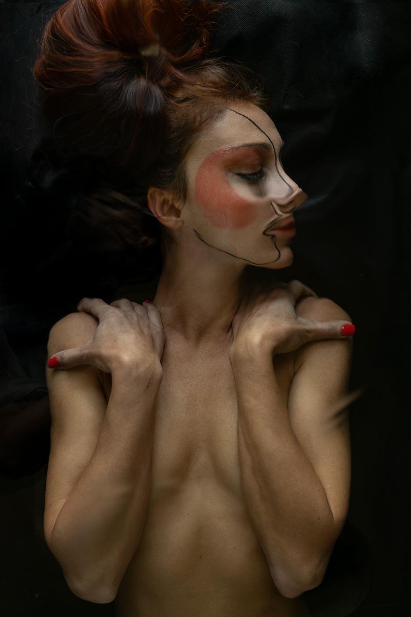 Carla Sutera Sardo Figurative Photograph - Aqva Black