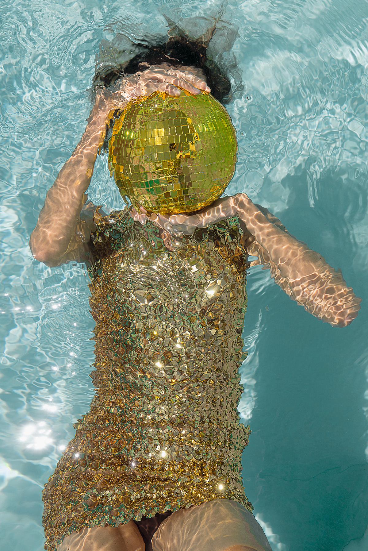 Figurative Photograph de Carla Sutera Sardo - Light Up Oro
