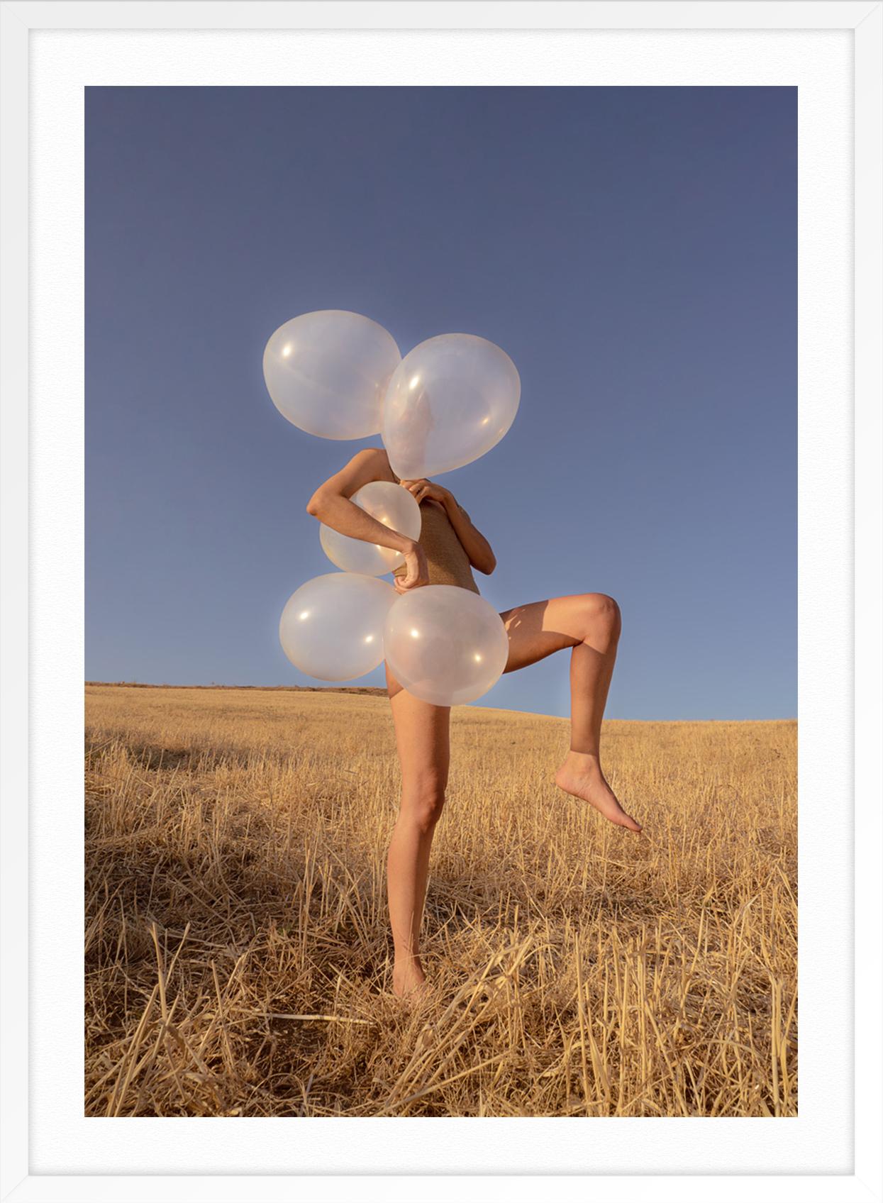 Hautfarbener Nackt (Grau), Figurative Photograph, von Carla Sutera Sardo