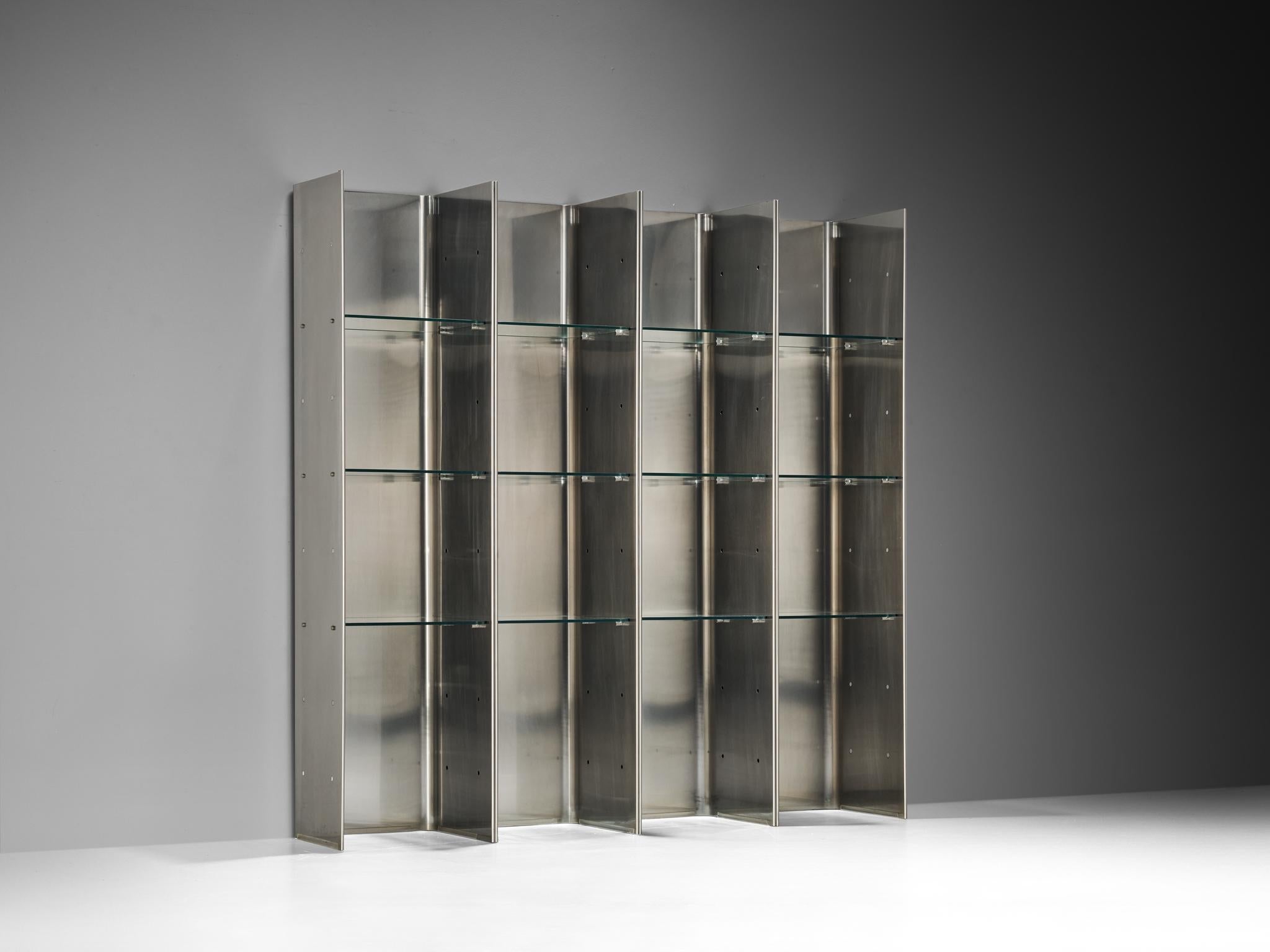 Carla Venosta und Guido Zimmerman für Arflex, 'Valiant' Schrankwand / Raumteiler, Edelstahl, Glas, Italien, 1971 

Die 1971 von Carla Venosta und Guido Zimmerman für Arflex entworfene Valiant
