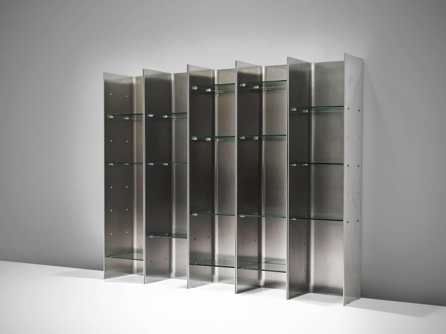 Bookcase by Carla Venosta & Guido Zimmerman for Arflex, Italy, 1970s

This steel bookcase with plexiglass shelves has a clean and geometric design which is emphasized by the rawness of the materials. This particular unit consists of five vertical