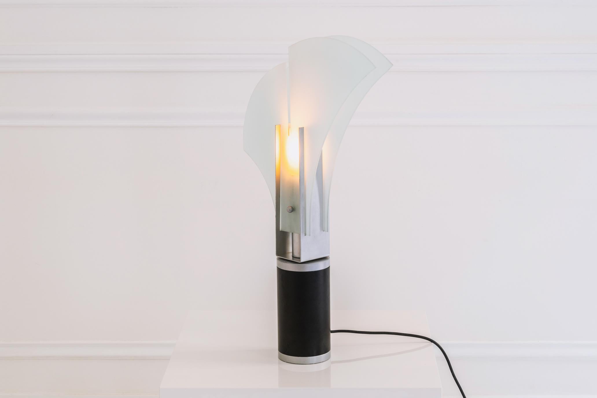 Carla Venosta, italienisches Design, ikonische Mezzo Alfiere-Glas-Tischlampe, 1960er Jahre (Italienisch) im Angebot