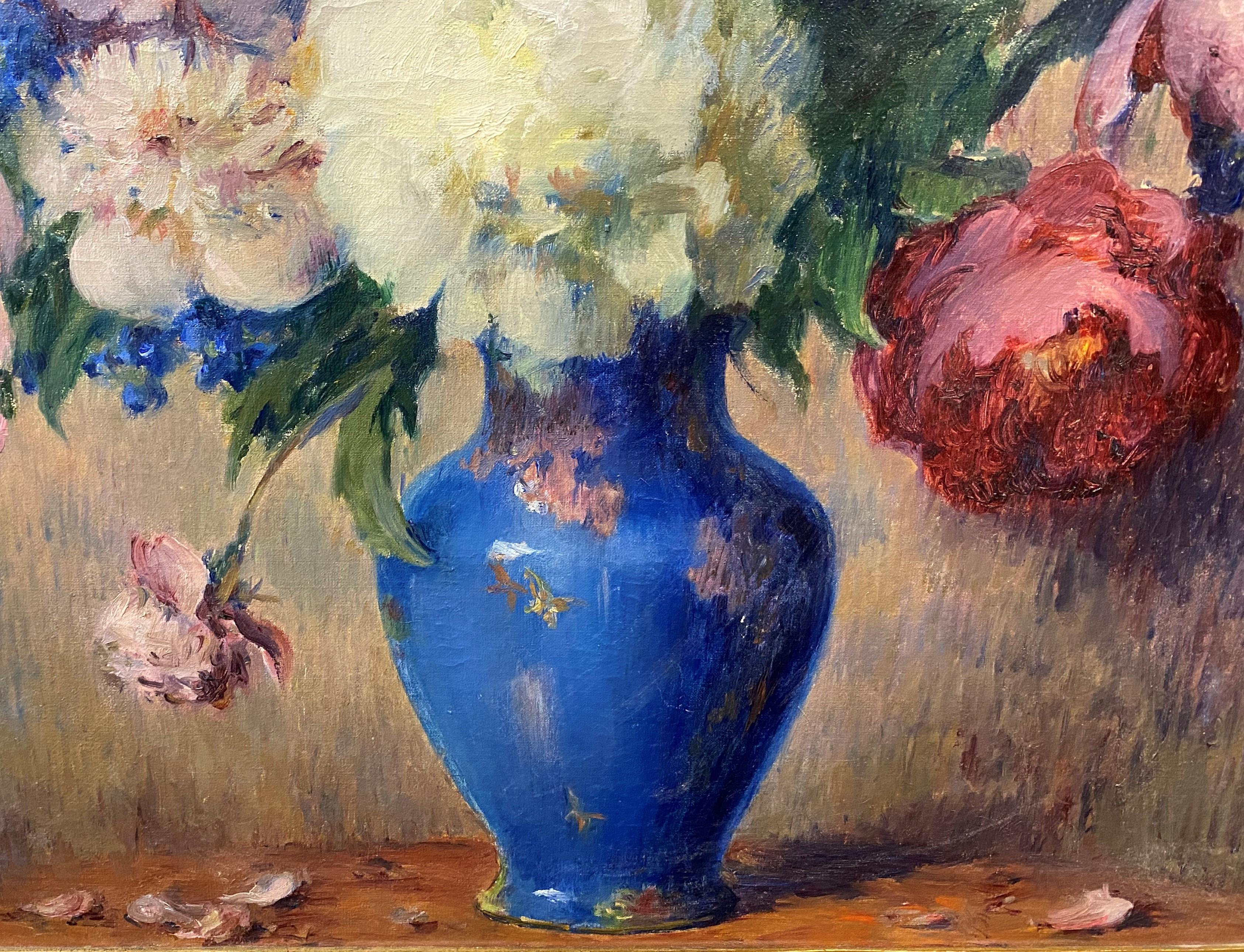 Ein schönes Stillleben mit Pfingstrosen und Rittersporn in einer blauen Vase des amerikanischen Künstlers Carle John Blenner (1862-1952). Blenner wurde in Richmond (Virginia) geboren, studierte in Marburg (Deutschland) und machte seinen Abschluss an
