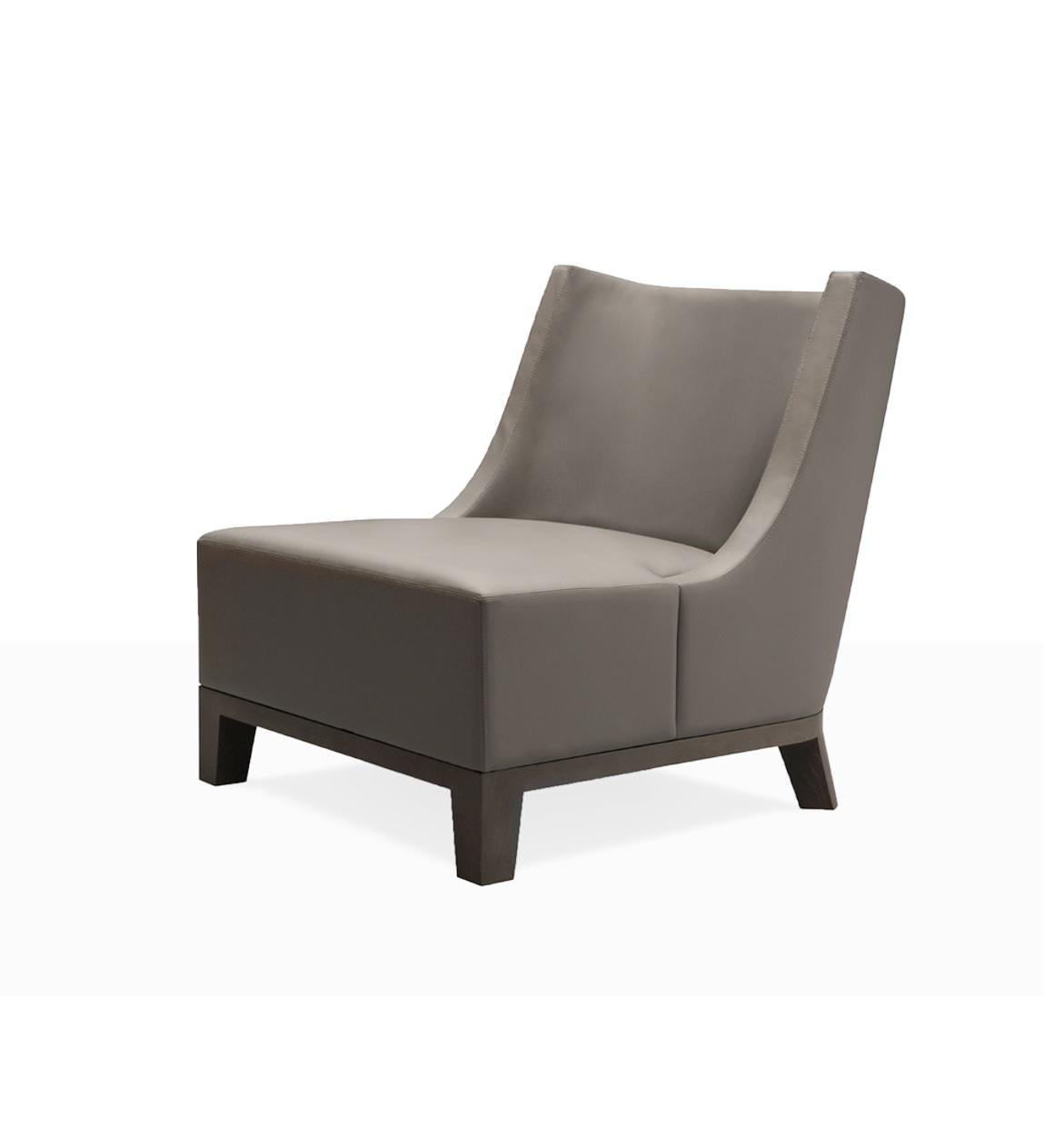 Carle lounge chair by LK Edition
Dimensions: 87.5 x 74.5 x H 81 cm
Materials: Leather and Wood. 


It is with the sense of detail and requirement, this research of the exception by the selection of noble materials and his culture of the French