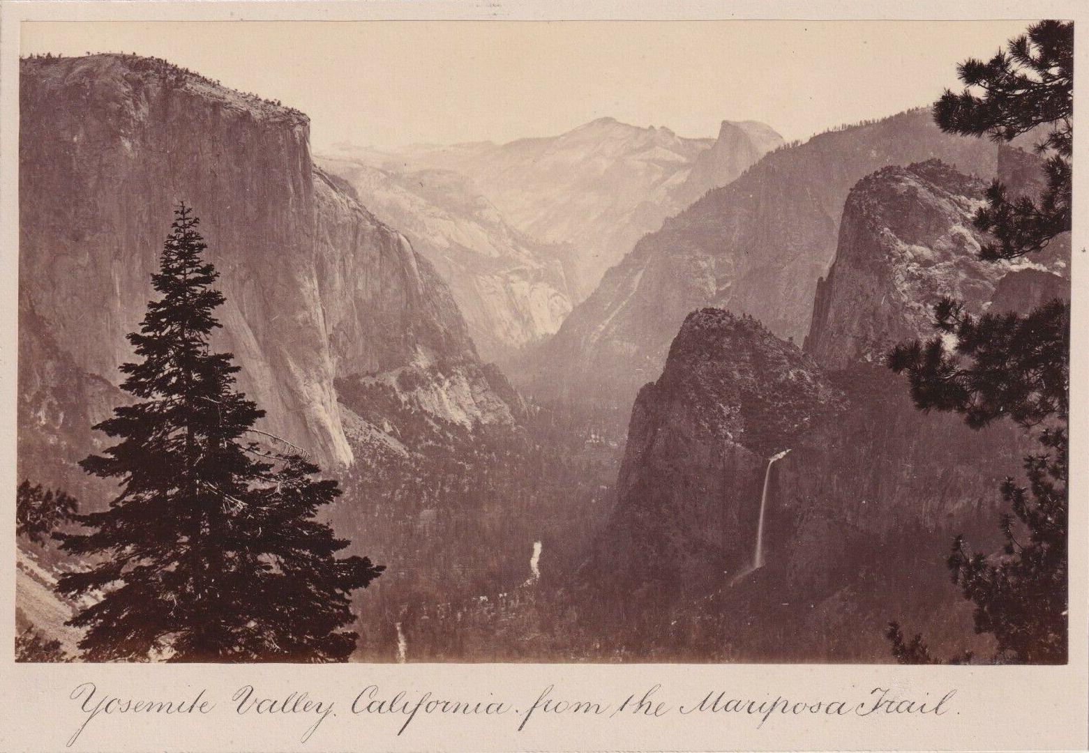 Yosemite Valley from Mariposa Trail at Inspiration Point - Photograph de Carleton Watkins