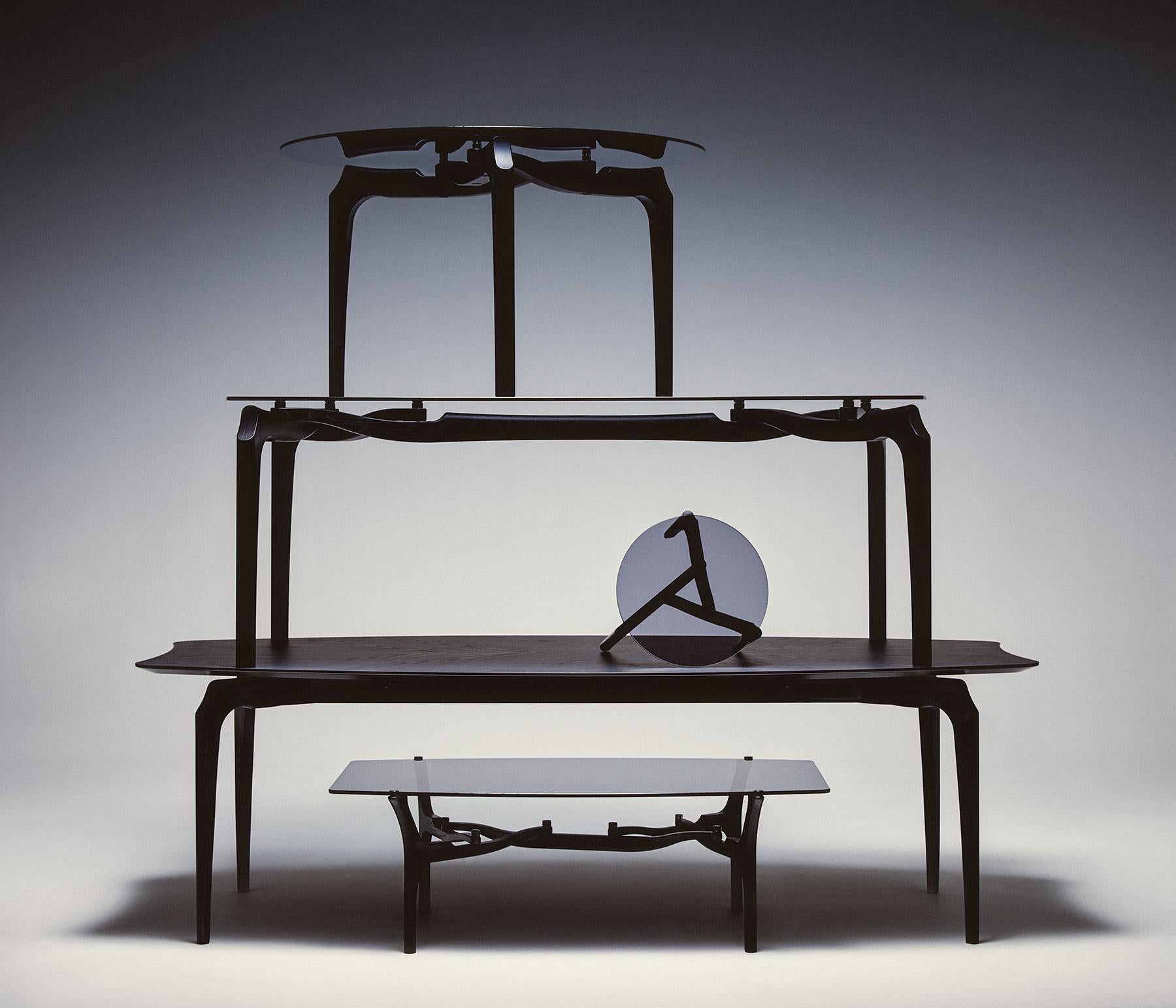 Verre Table de salle à manger Carlina, par Oscar Tusquets, frêne noir, verre fumé, Contemporary en vente