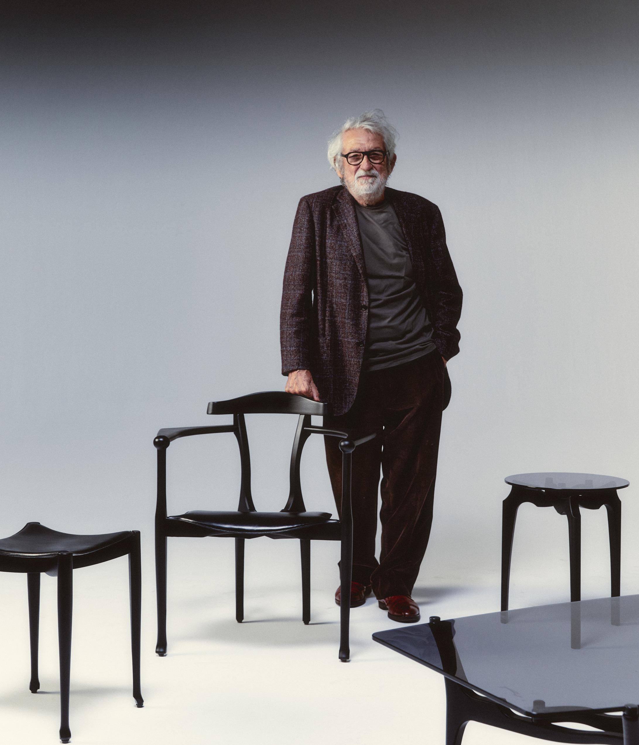 Table de salle à manger Carlina, par Oscar Tusquets, frêne noir, verre fumé, Contemporary en vente 2