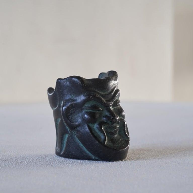 Scultura in ceramica Carlo Alberto Rossi 'Bucchero' / portamatite attribuito a Giò Ponti. Metà del XX secolo, Italia.    Prodotto da Carlo Alberto Rossi su disegno attribuito a Giò Ponti. Molto stiloso ed elegante. Può essere utilizzato come oggetto