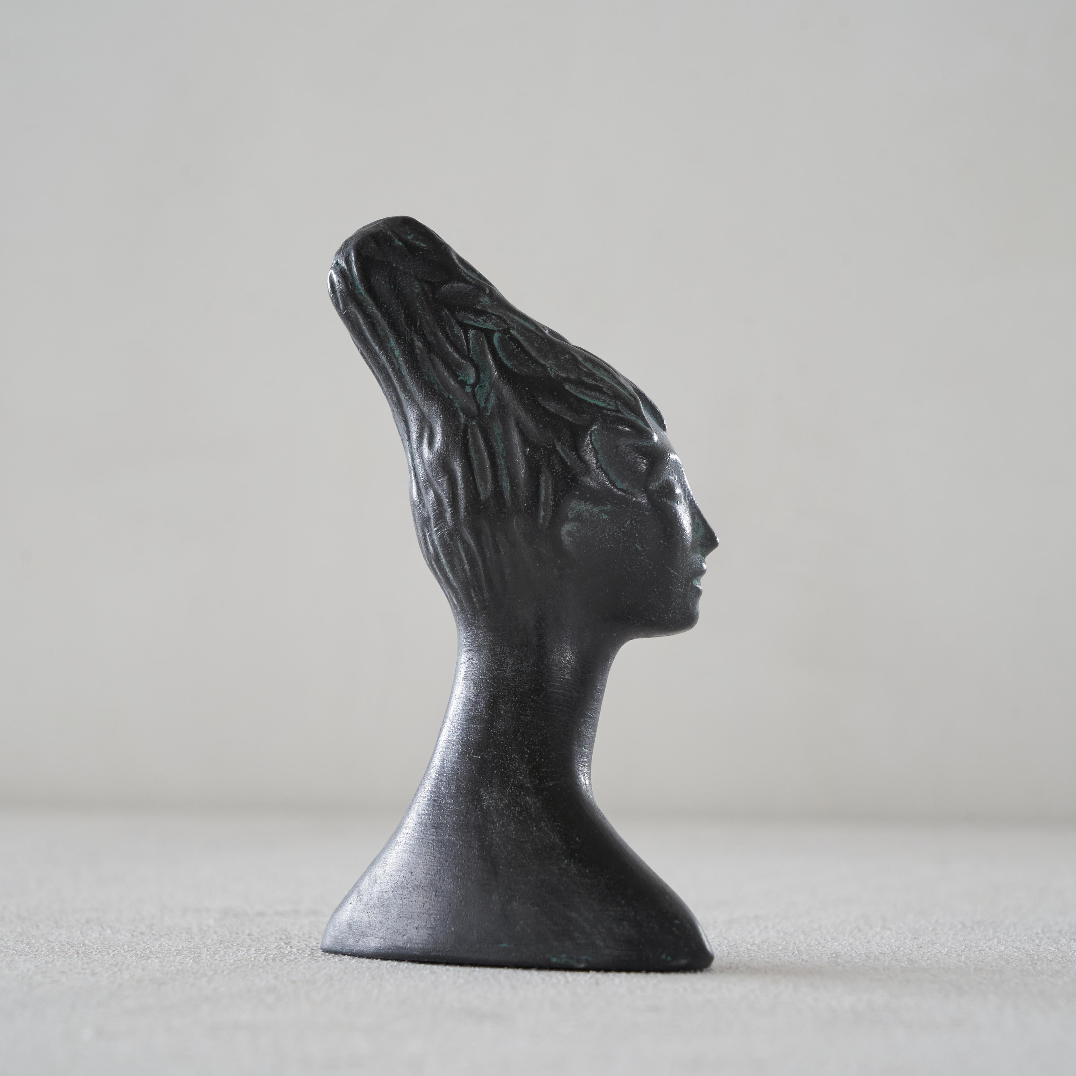 Hand-Crafted Carlo Alberto Rossi 'Bucchero' Elegant Female Head Attributed to Giò Ponti